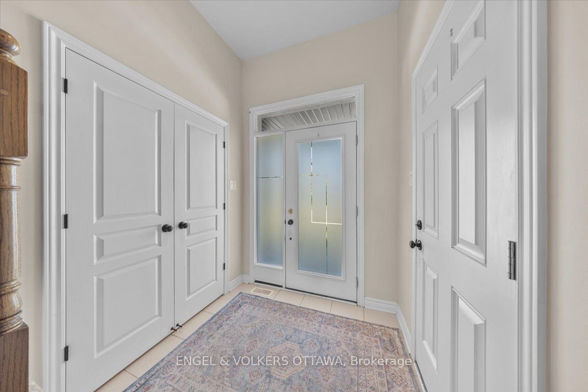 556 Triangle Street, Kanata, ON K2V 0M5 photo 4