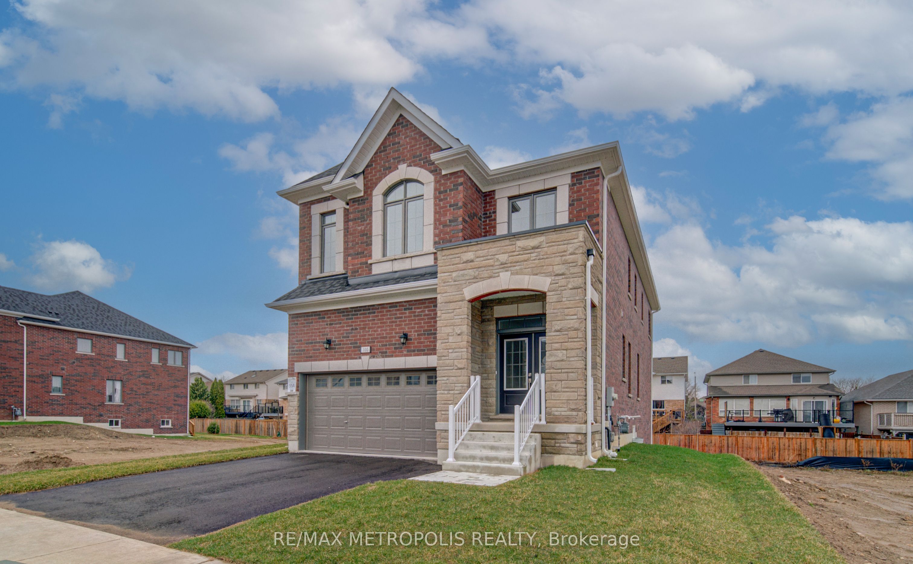 100 Moss Drive, Cambridge, ON N1T 0H1 photo 2