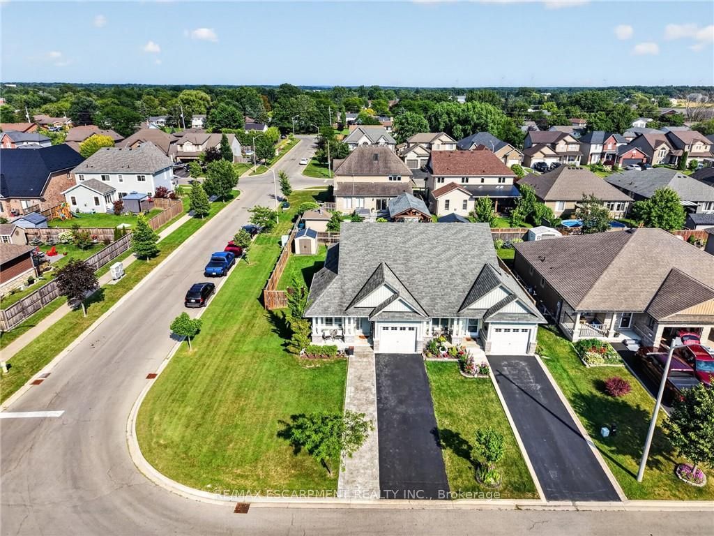 105 Anastasia Boulevard, West Lincoln, ON L0R 2A0 photo 2