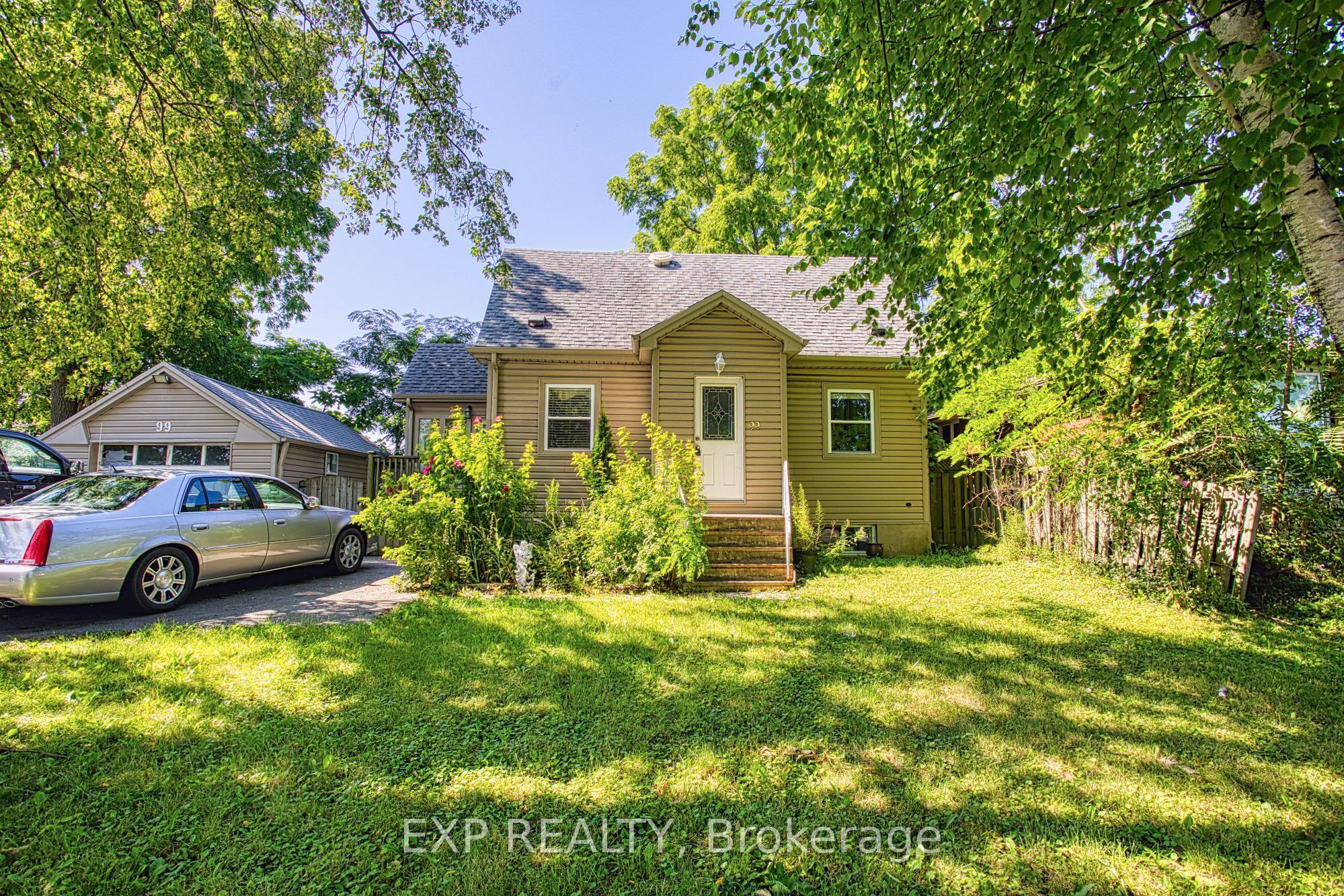 99 Mohawk Road W, Hamilton, ON L9C 1W2
