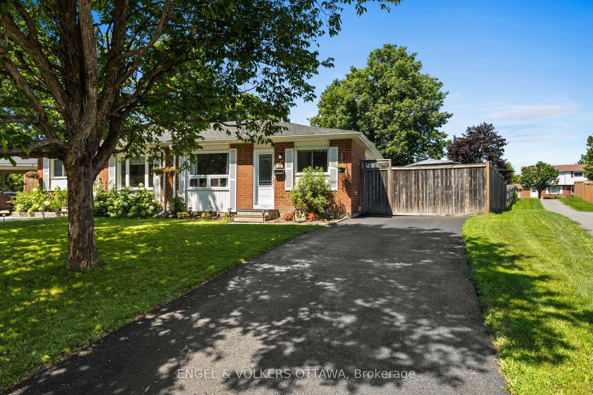 51 Morton Drive, Kanata, ON K2L 1W9