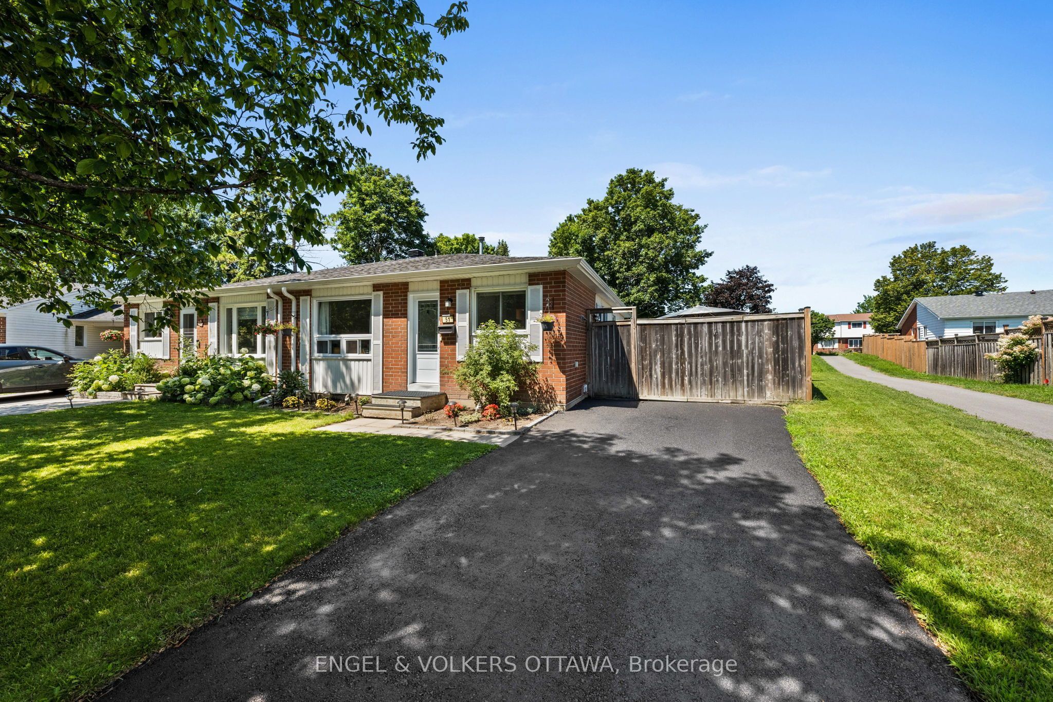 51 Morton Drive, Kanata, ON K2L 1W9 photo 2