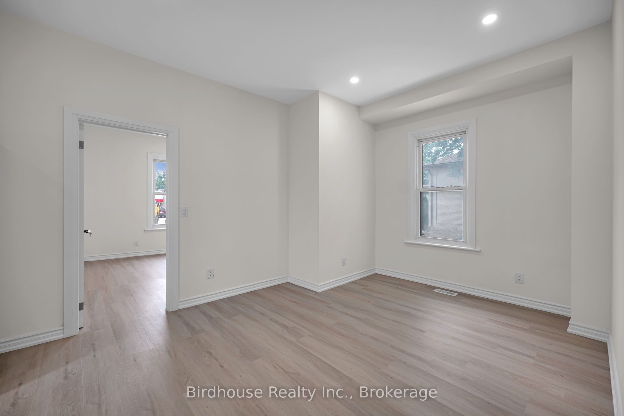 108 Lindsay Street S, Kawartha Lakes, ON K9V 2M6 photo 5