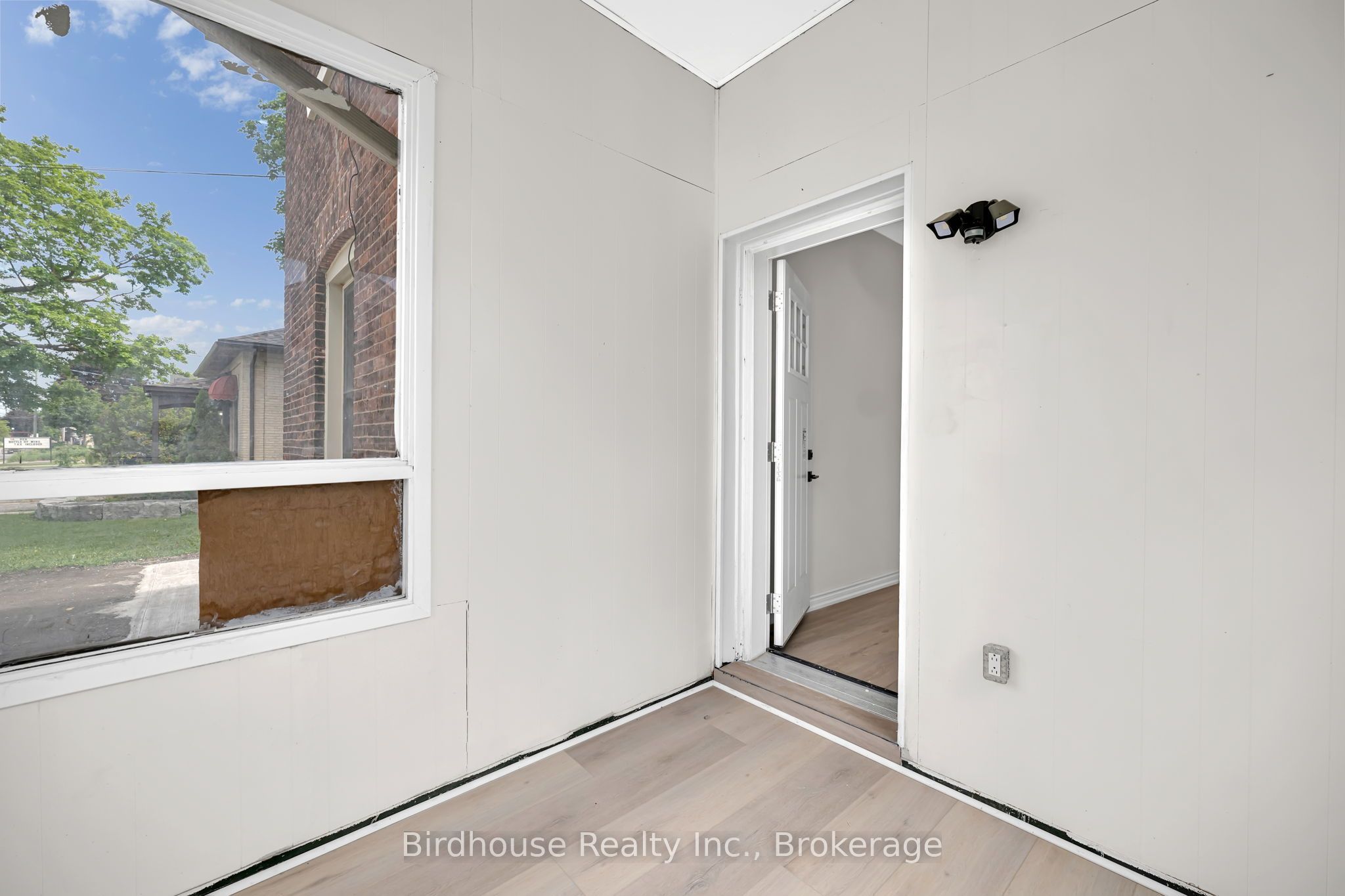 108 Lindsay Street S Unit#C, Kawartha Lakes, ON K9V 2M6 photo 3