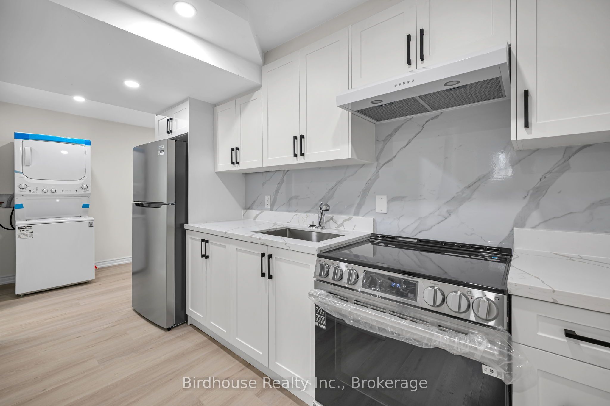 108 Lindsay Street S Unit#B, Kawartha Lakes, ON K9V 2M6 photo 2