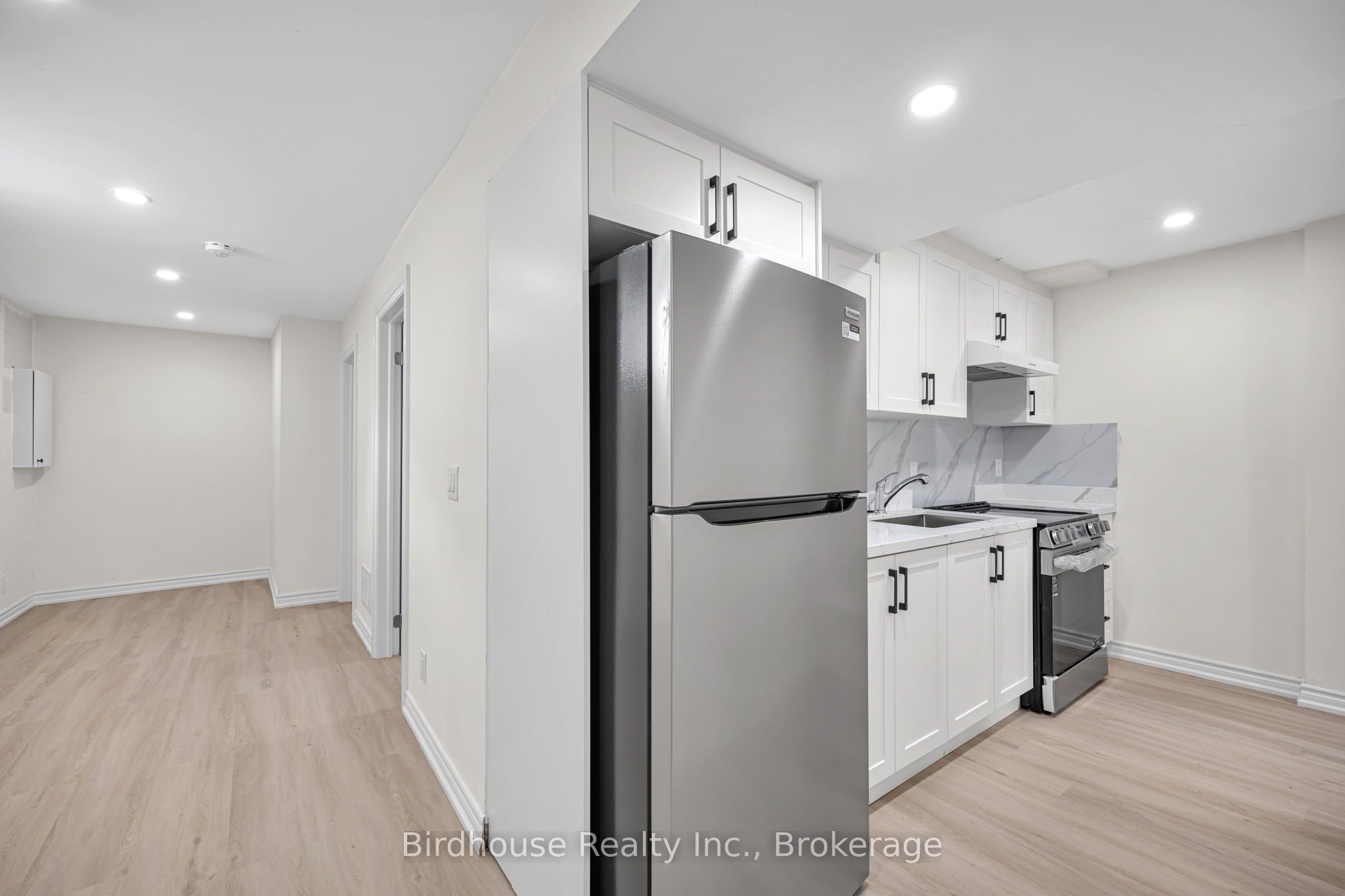 108 Lindsay Street S Unit#B, Kawartha Lakes, ON K9V 2M6 photo 3