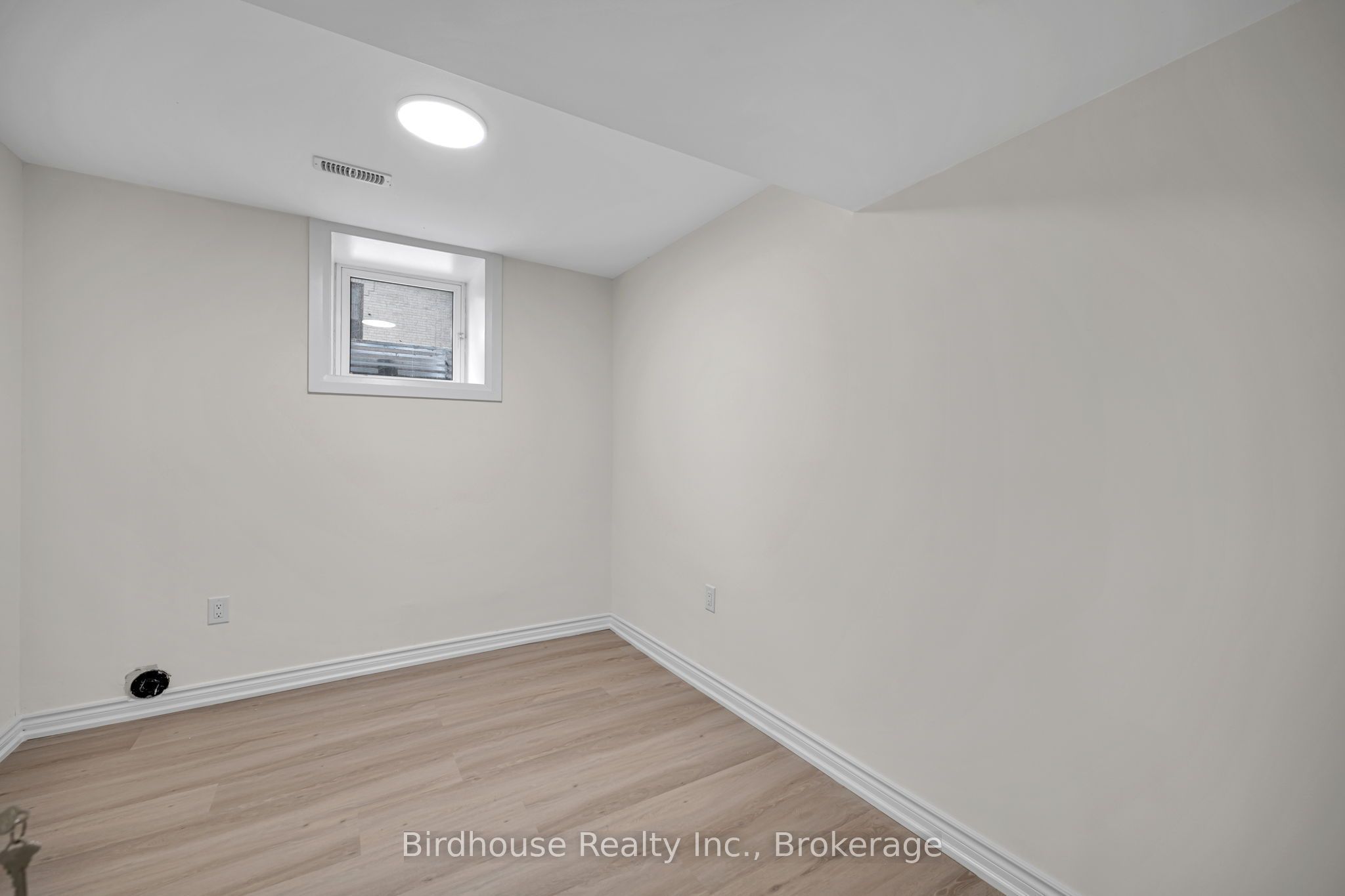 108 Lindsay Street S Unit#B, Kawartha Lakes, ON K9V 2M6 photo 5