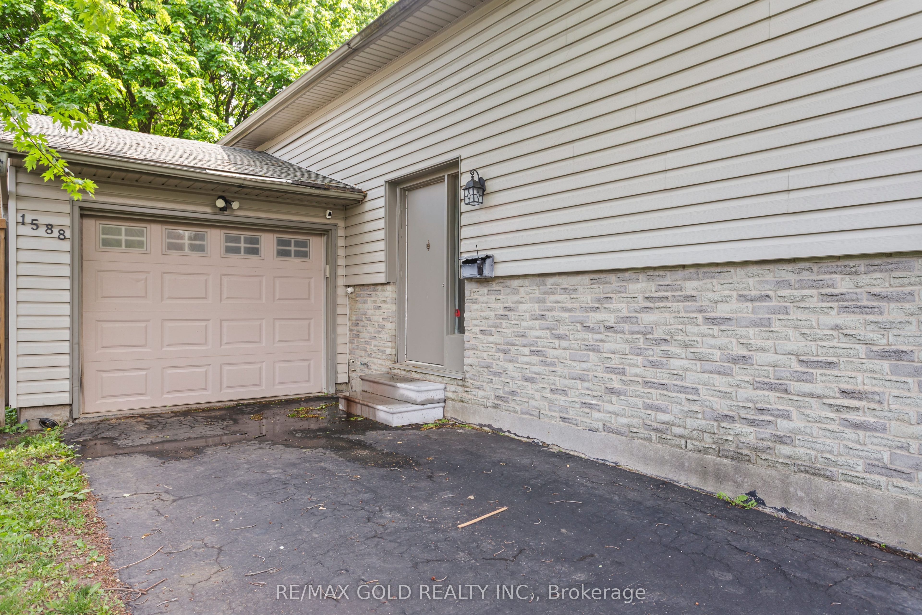 1588 Aldersbrook Road, London North, ON N6G 2Z3 photo 3