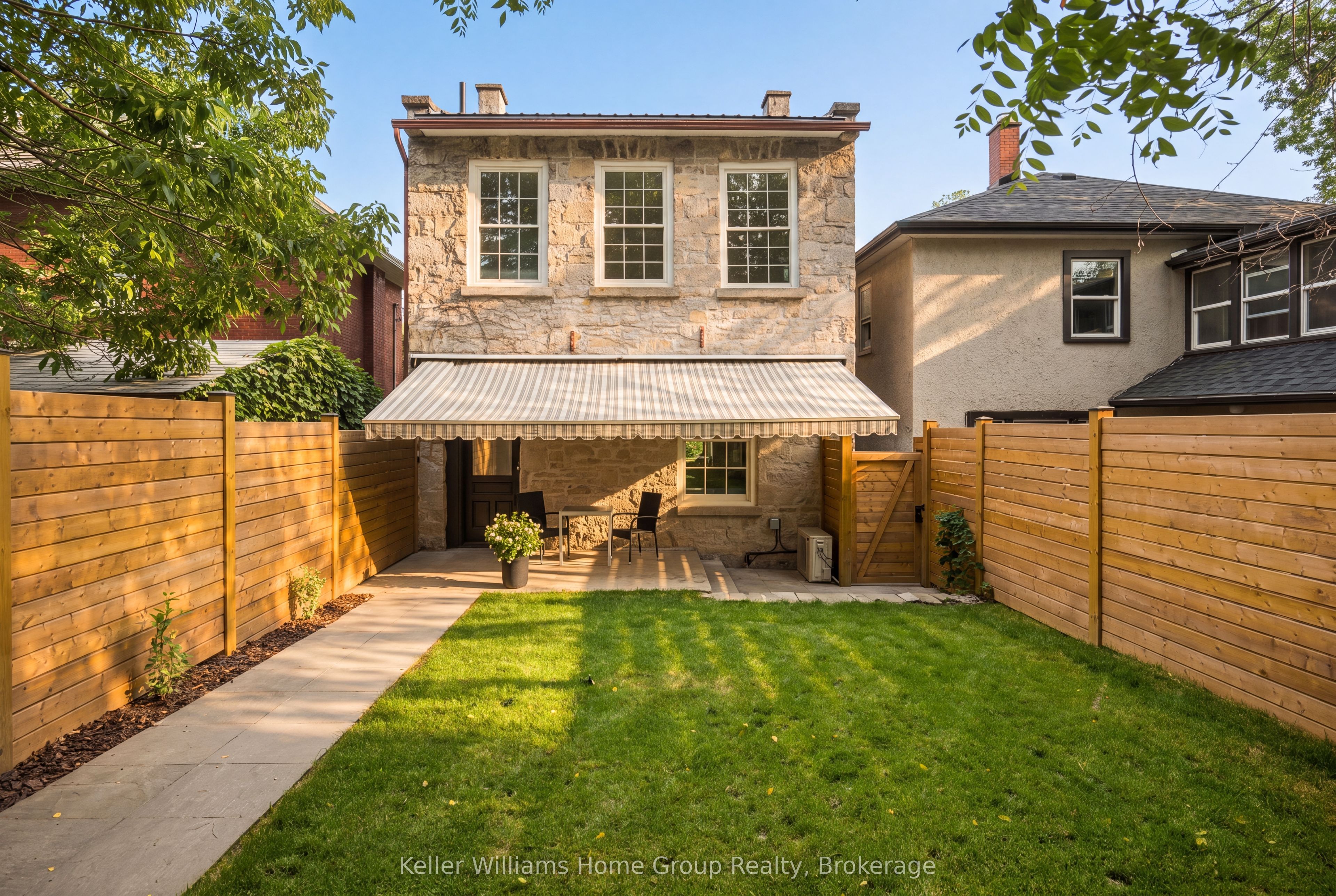7 Waterloo Avenue, Guelph, ON N1H 3H2 photo 4