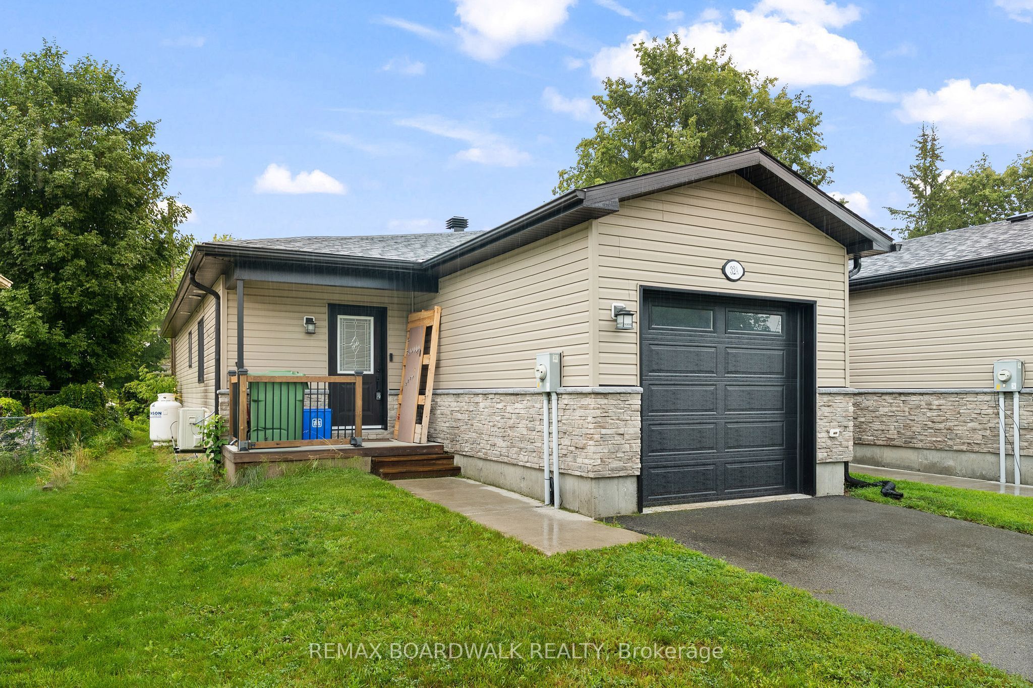 32 David Street A, Edwardsburgh/Cardinal, ON K0E 1X0 photo 2