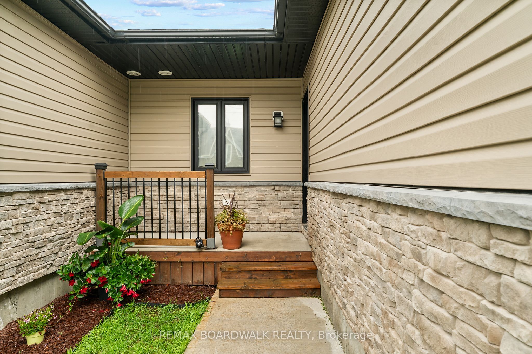 32 David Street B, Edwardsburgh/Cardinal, ON K0E 1X0 photo 2