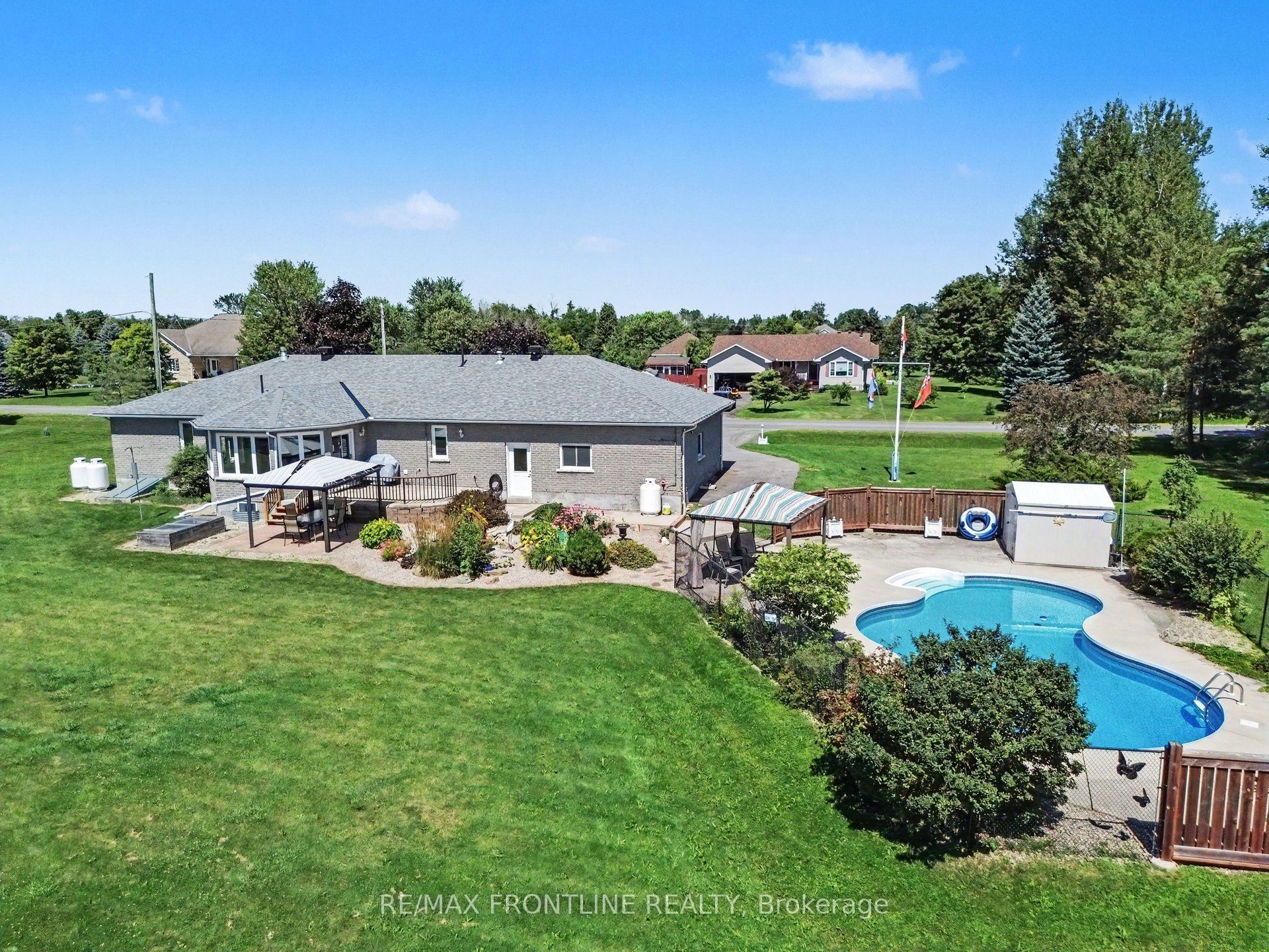 256 Orchard Crescent, Tay Valley, ON K7H 0C6 photo 3
