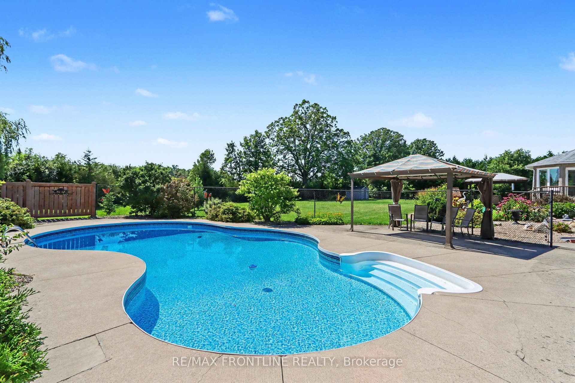 256 Orchard Crescent, Tay Valley, ON K7H 0C6 photo 4