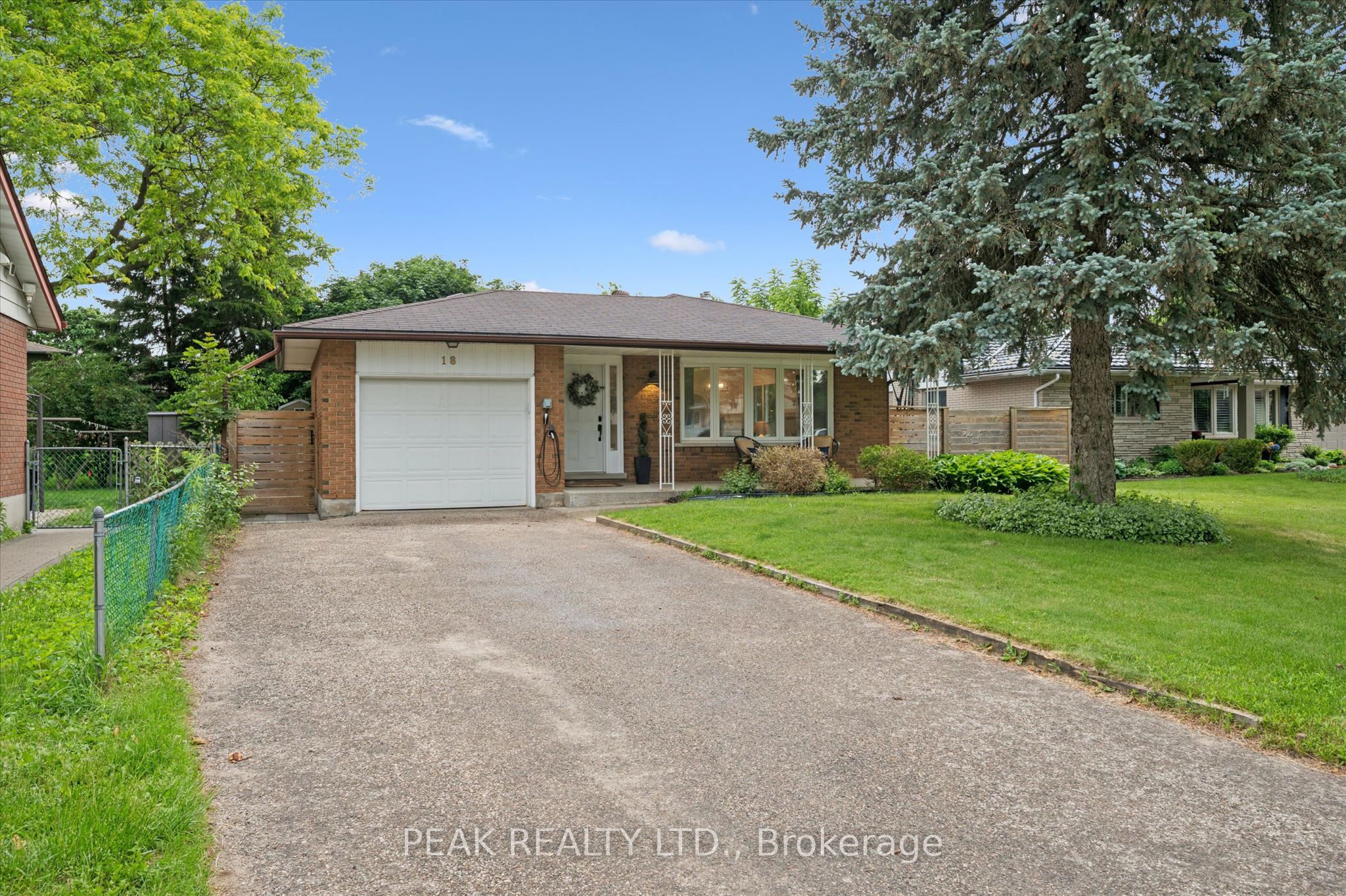 18 Jasper Court, Kitchener, ON N2E 1C6 photo 2