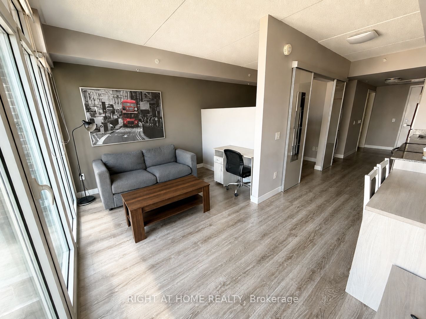 250 Albert Street 713, Waterloo, ON N2L 0H5 photo 2