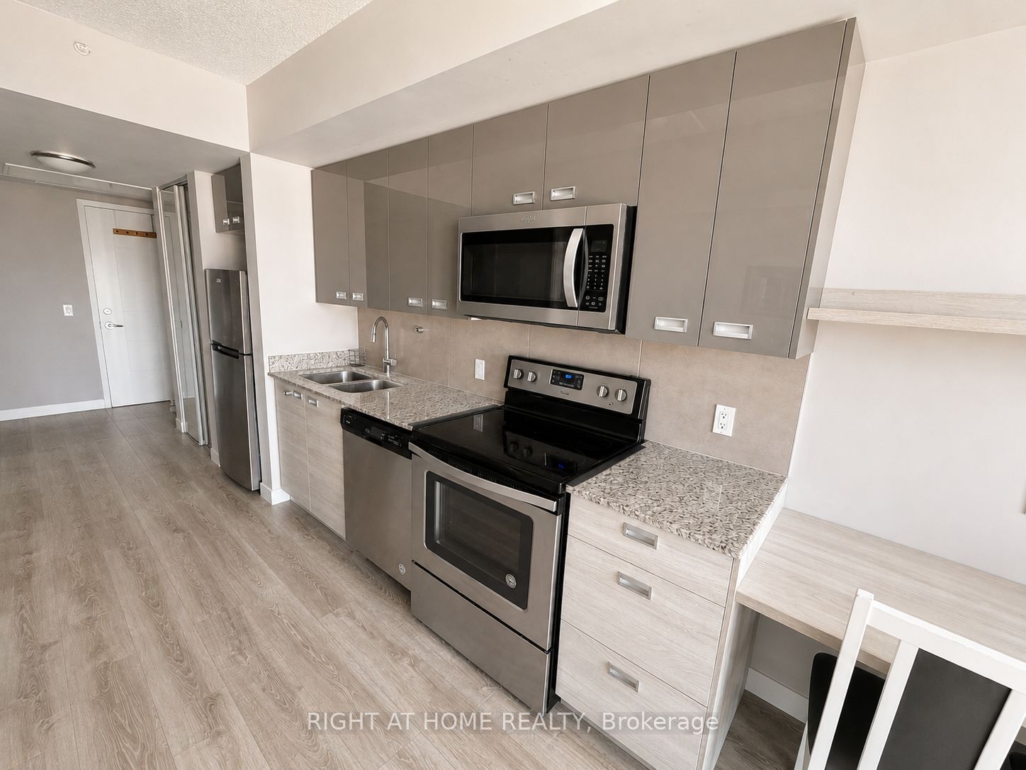 250 Albert Street 713, Waterloo, ON N2L 0H5 photo 4