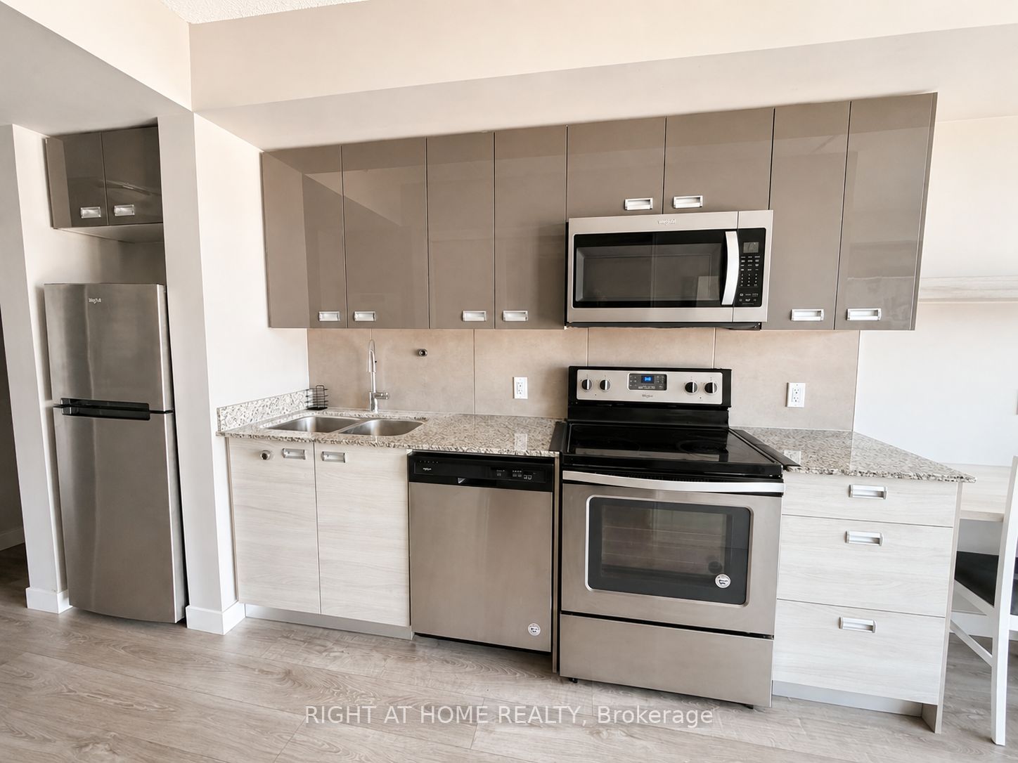 250 Albert Street 713, Waterloo, ON N2L 0H5 photo 5