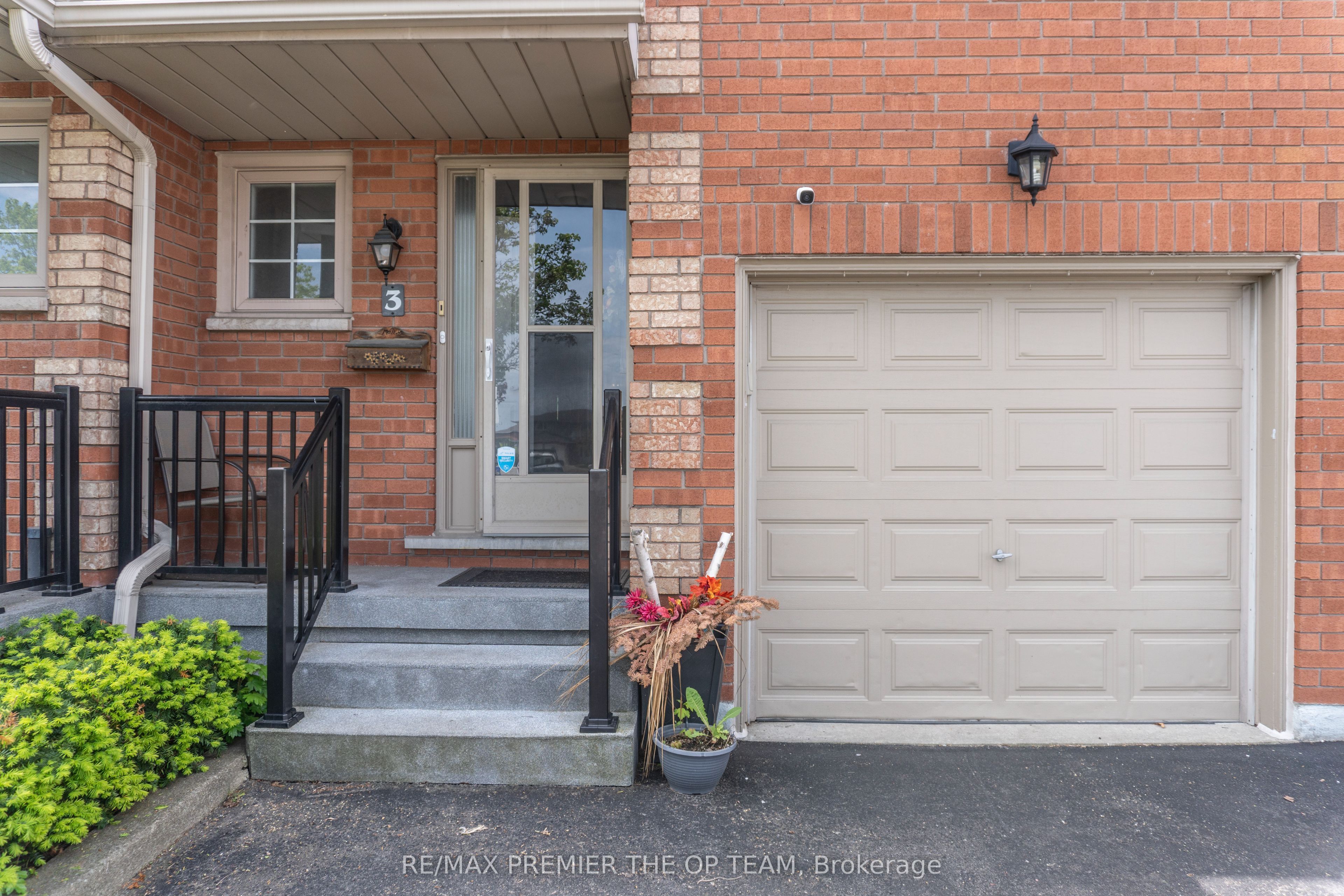 255 Mount Albion Road 3, Hamilton, ON L8K 6P7 photo 4