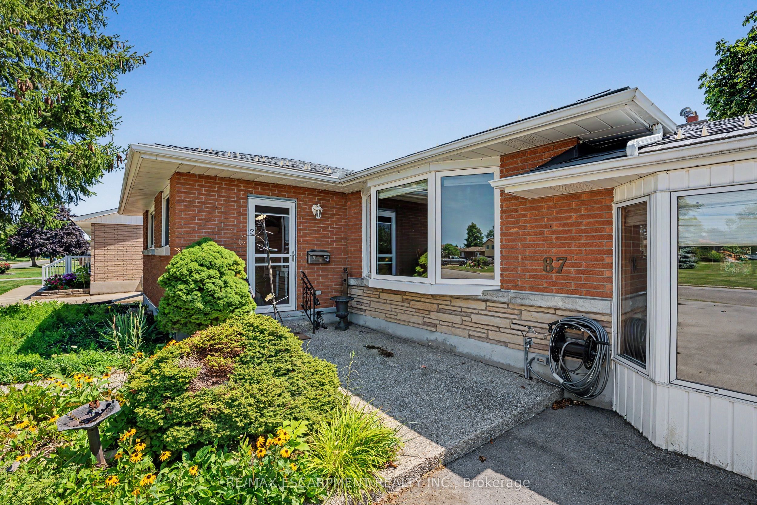 87 Mcdonald Avenue, Thorold, ON L2V 3E8 photo 2