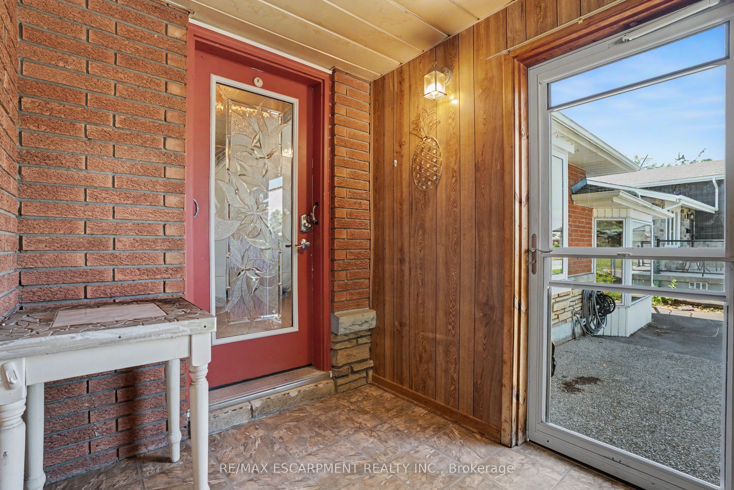 87 Mcdonald Avenue, Thorold, ON L2V 3E8 photo 3