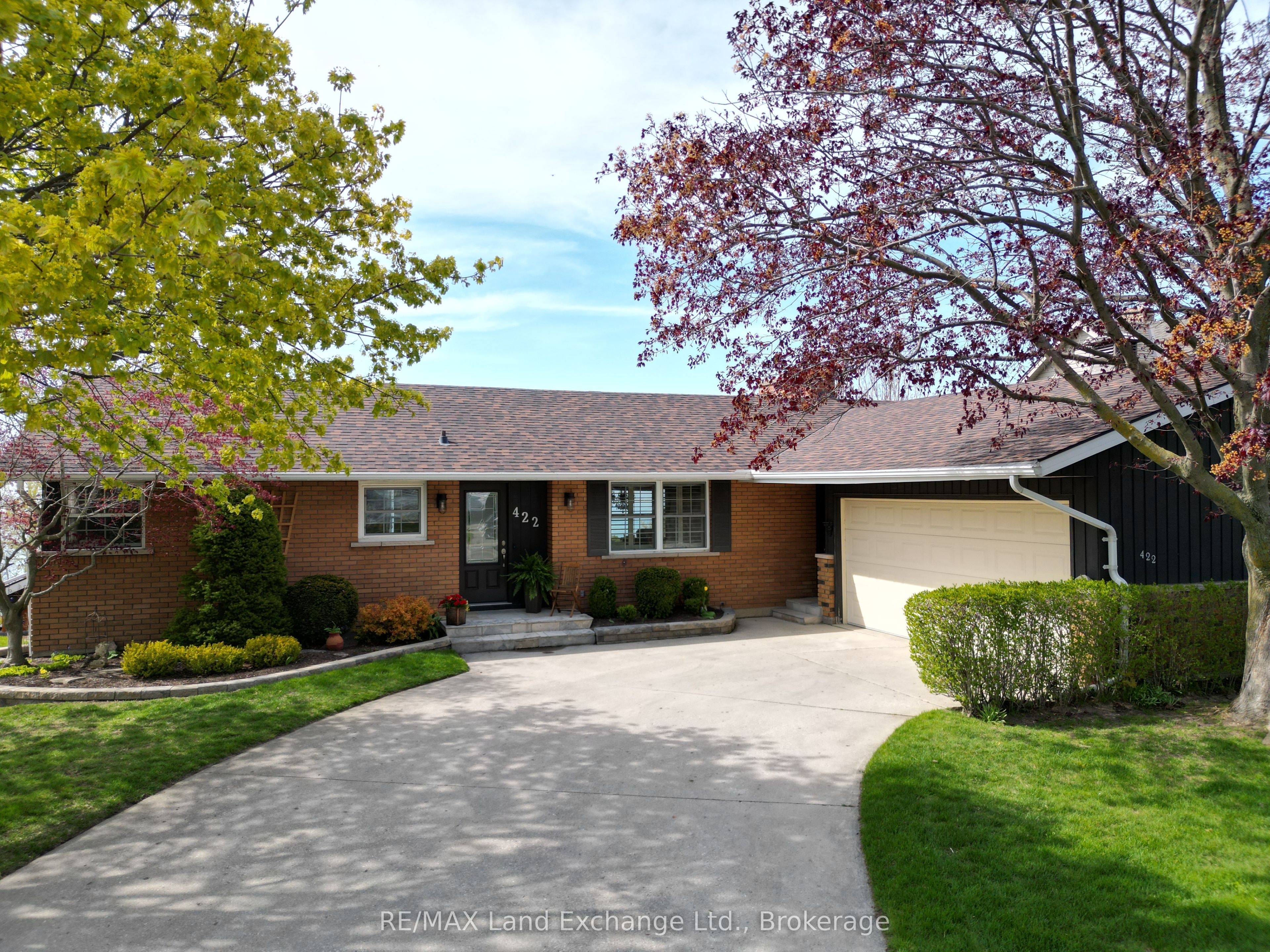 422 Penetangore Row, Kincardine, ON N2Z 2J7