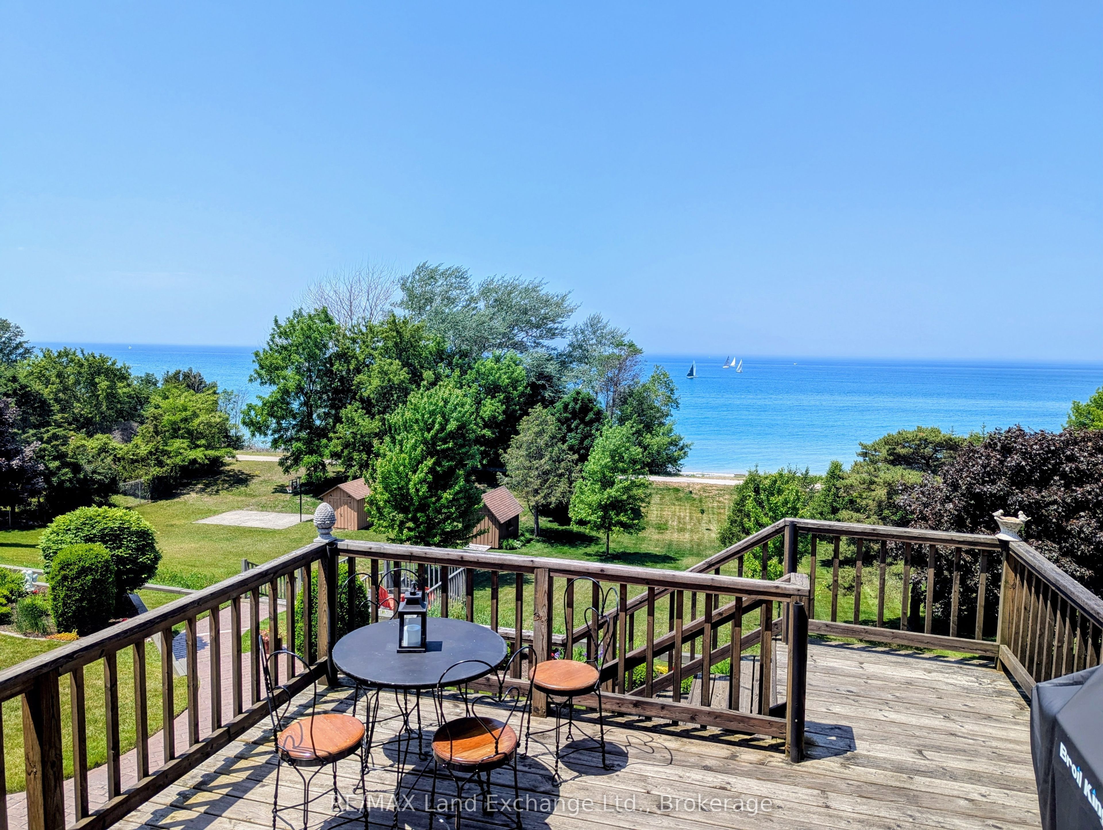 422 Penetangore Row, Kincardine, ON N2Z 2J7 photo 2