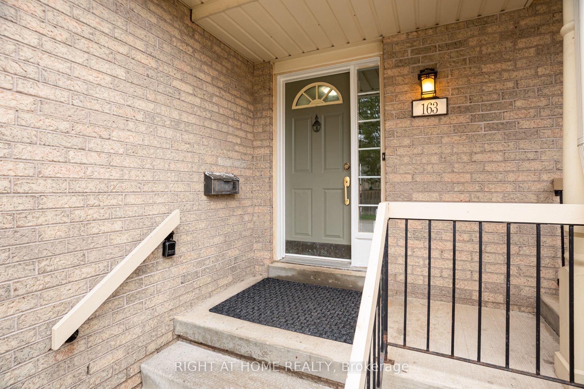 302 College Avenue W 163, Guelph, ON N1G 4T6 photo 2