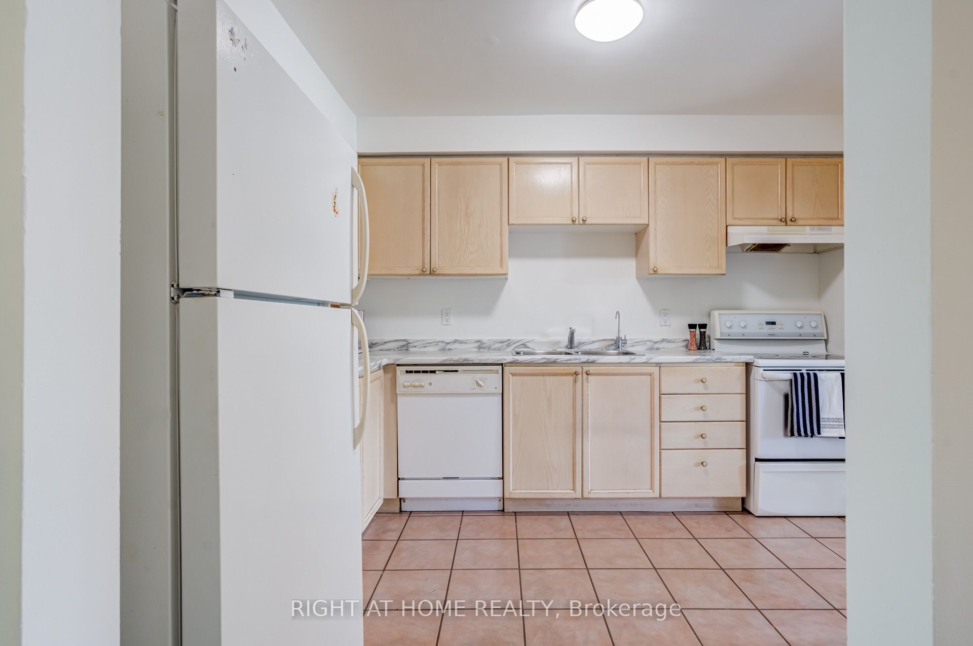 302 College Avenue W 163, Guelph, ON N1G 4T6 photo 5