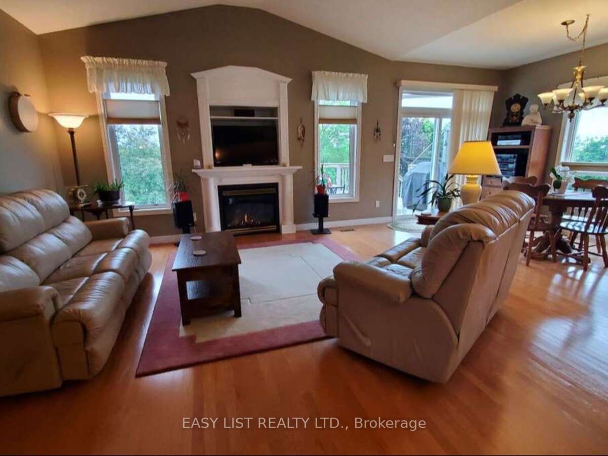 305 O'connor Court, Cobourg, ON K9A 5X5 photo 2