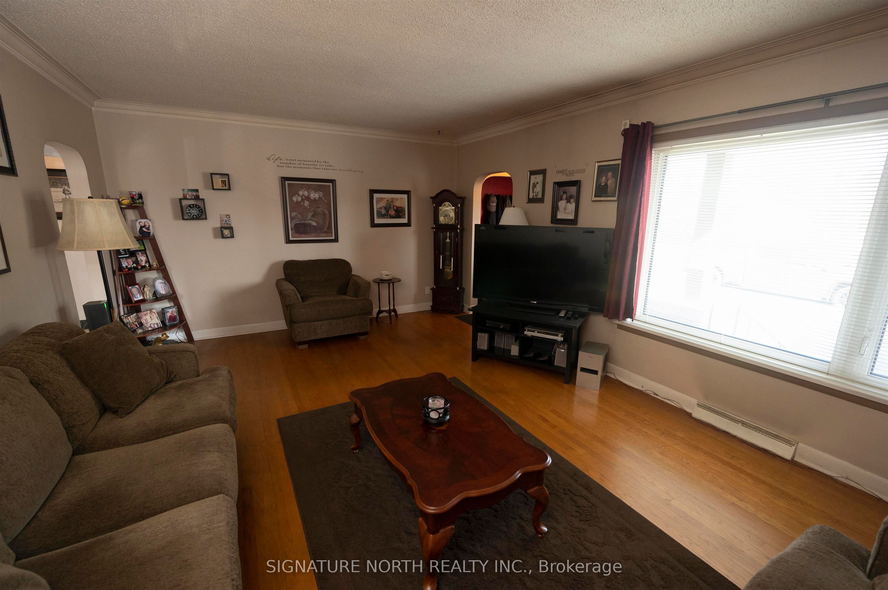 148 Brock Street East, Thunder Bay, ON P7E 4H2 photo 2