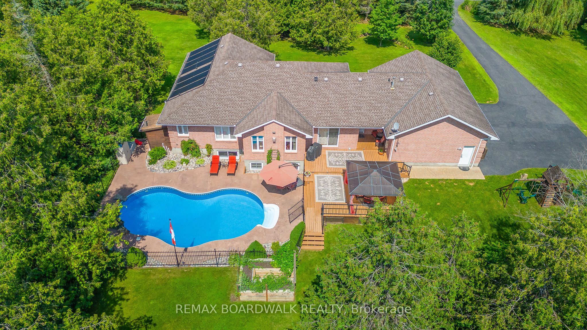 14 Panandrick View Drive, Kanata, ON K2W 1A5 photo 2