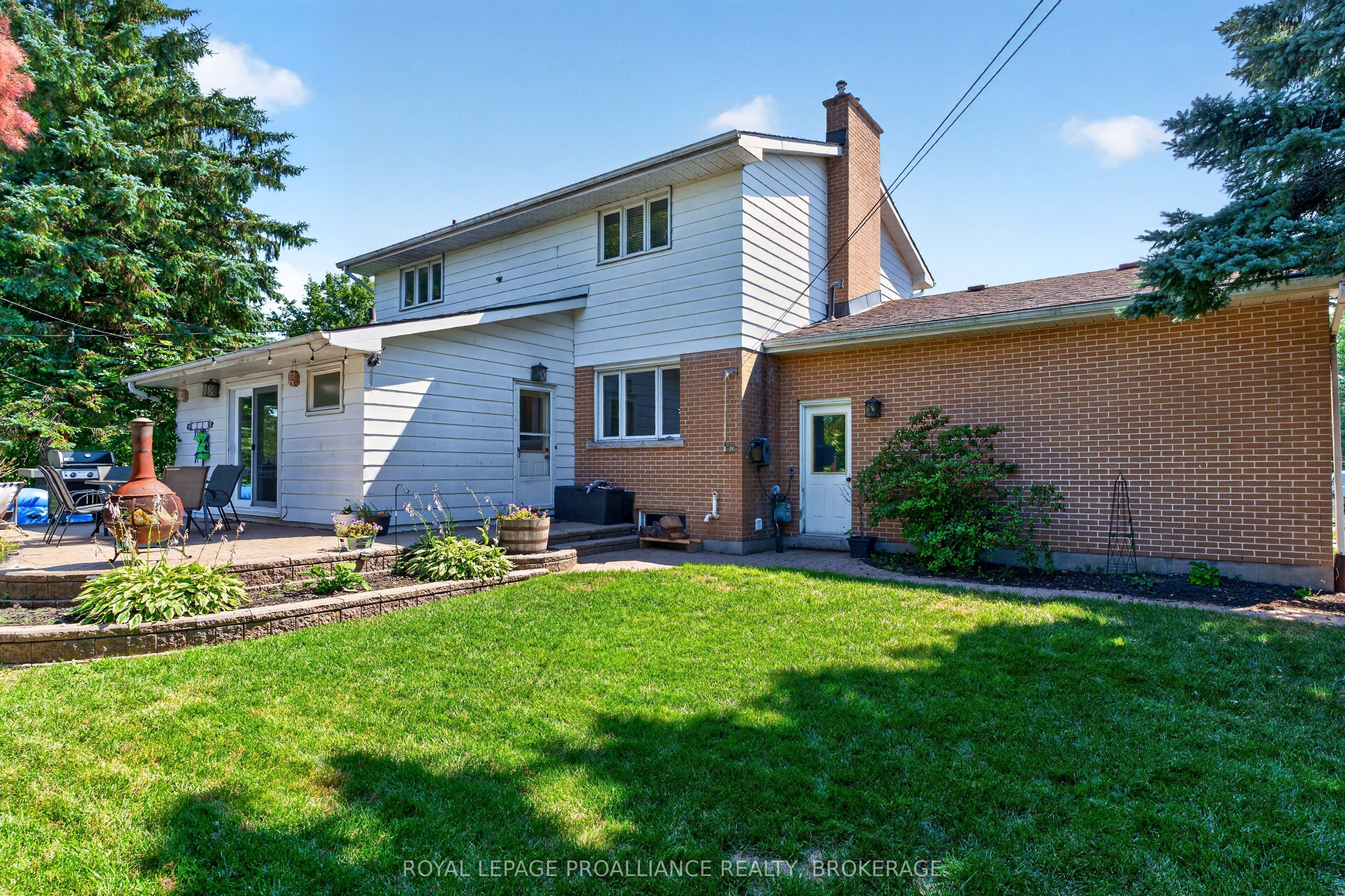 294 Rosemount Terrace, Kingston, ON K7M 4A3 photo 2