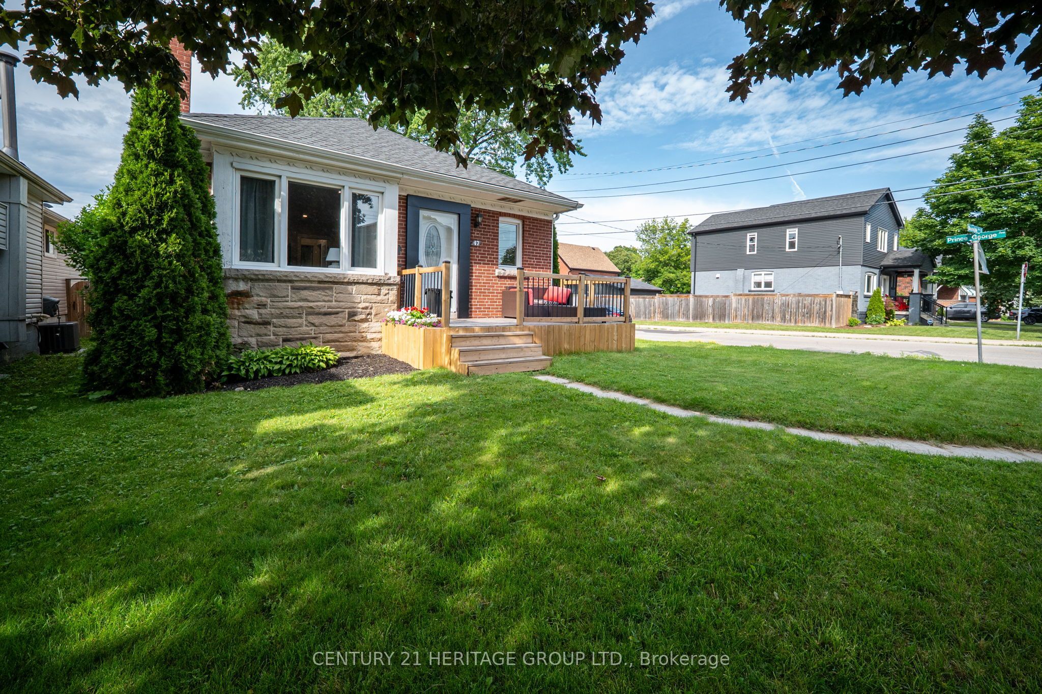 47 Brucedale Avenue E, Hamilton, ON L9A 1N1 photo 3