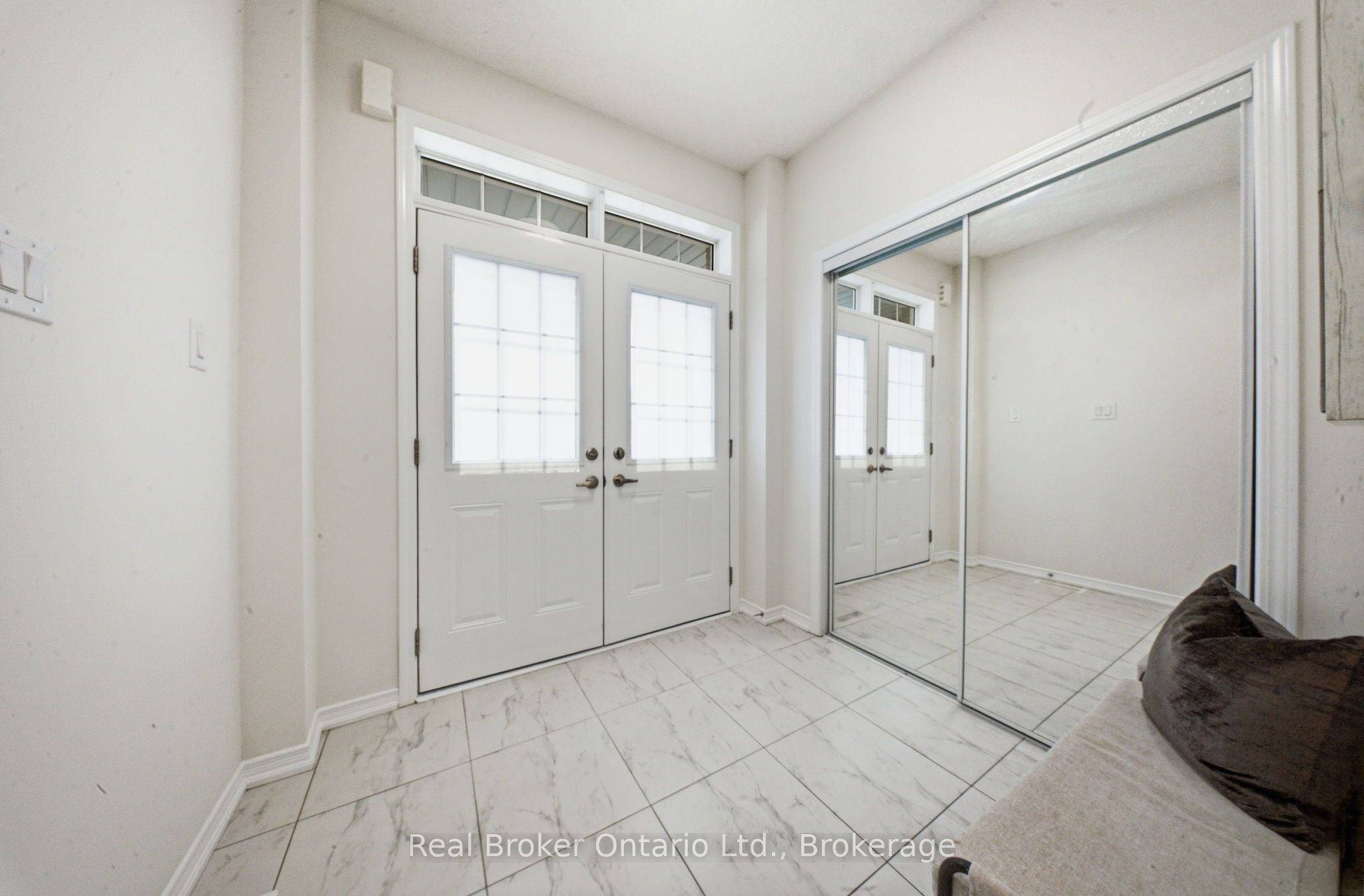 109 Longboat Run, Brantford, ON N3T 0R8 photo 3