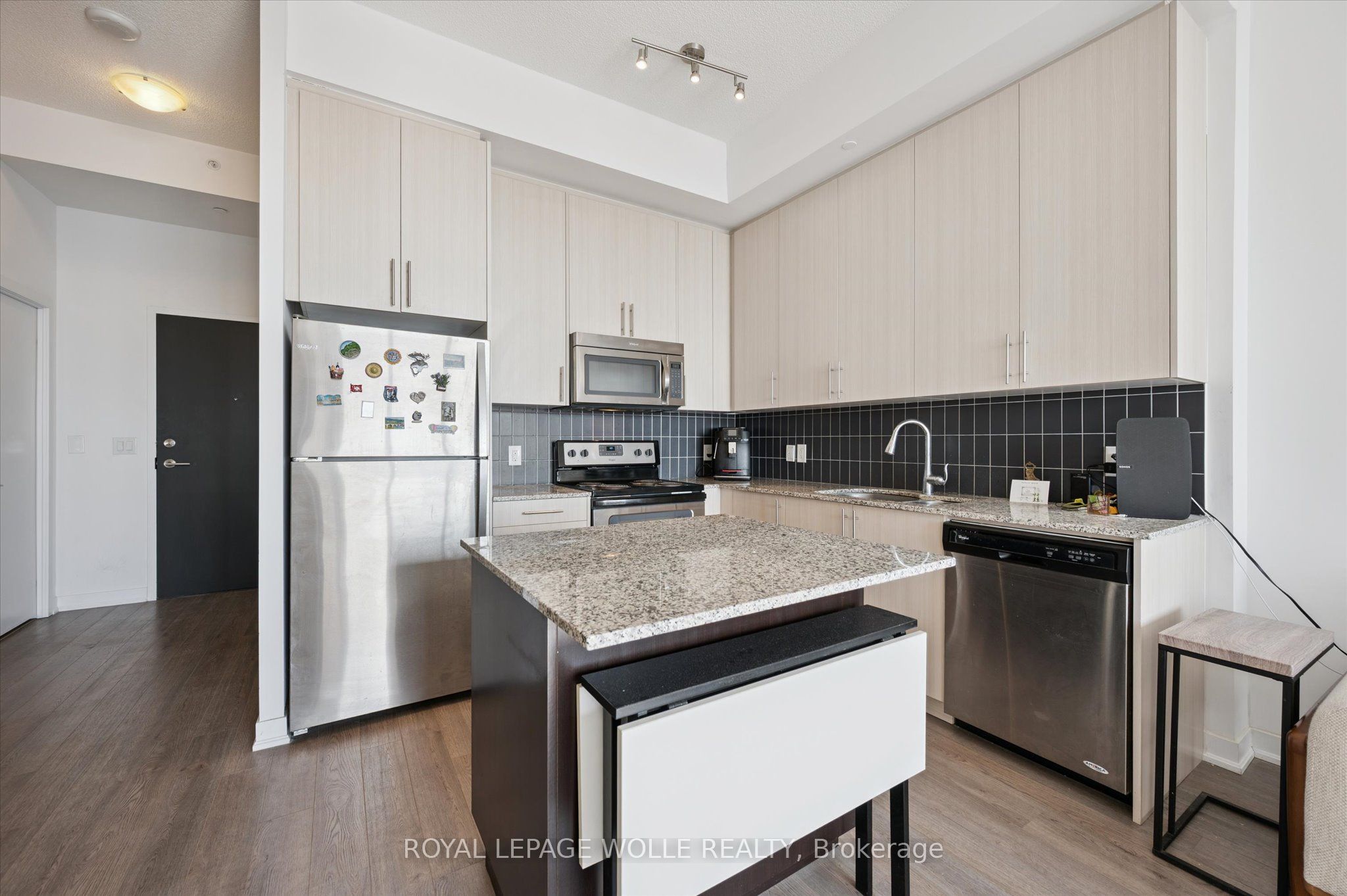 85 Duke Street W 1707, Kitchener, ON N2H 0B7 photo 3