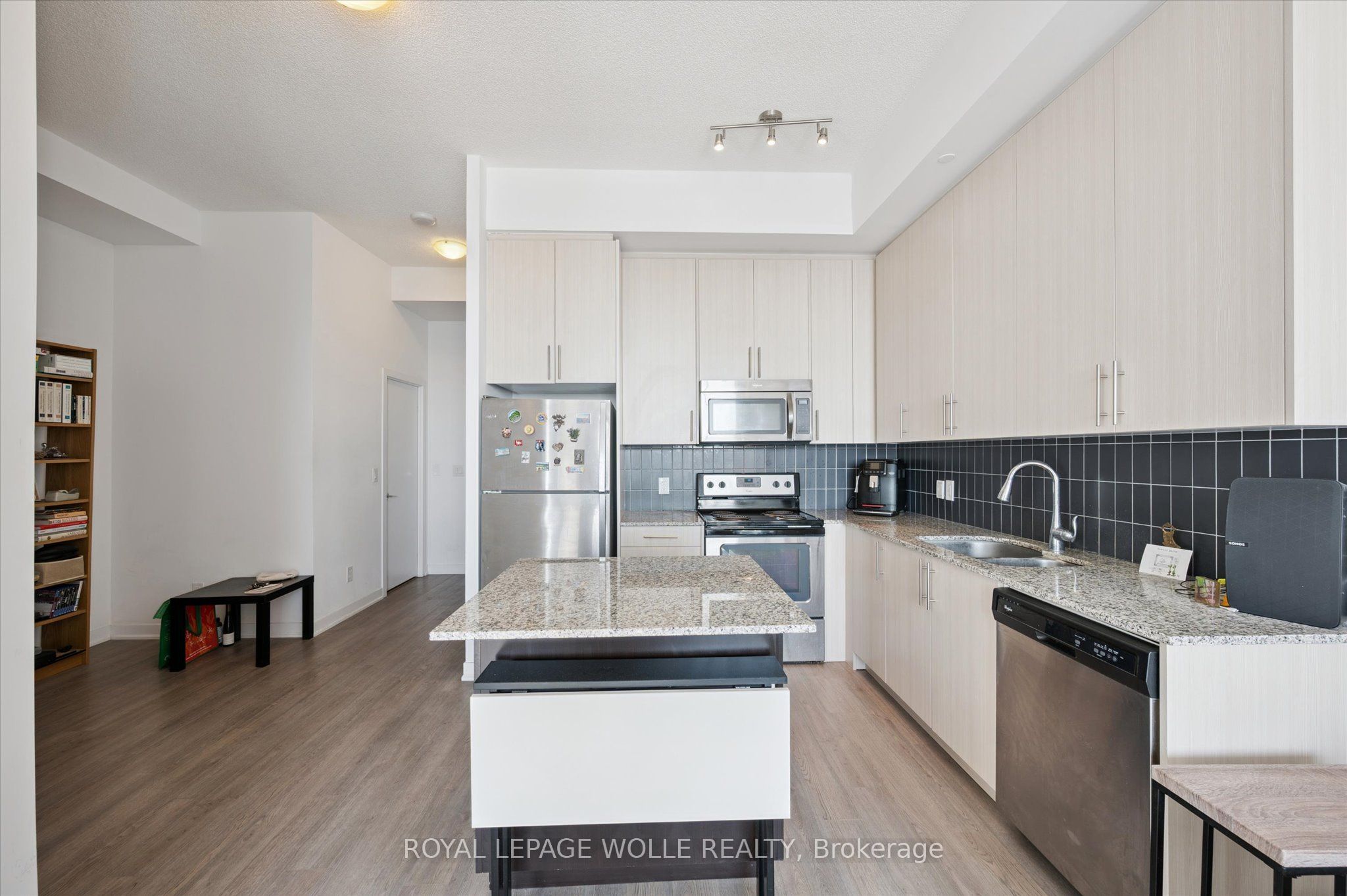 85 Duke Street W 1707, Kitchener, ON N2H 0B7 photo 4