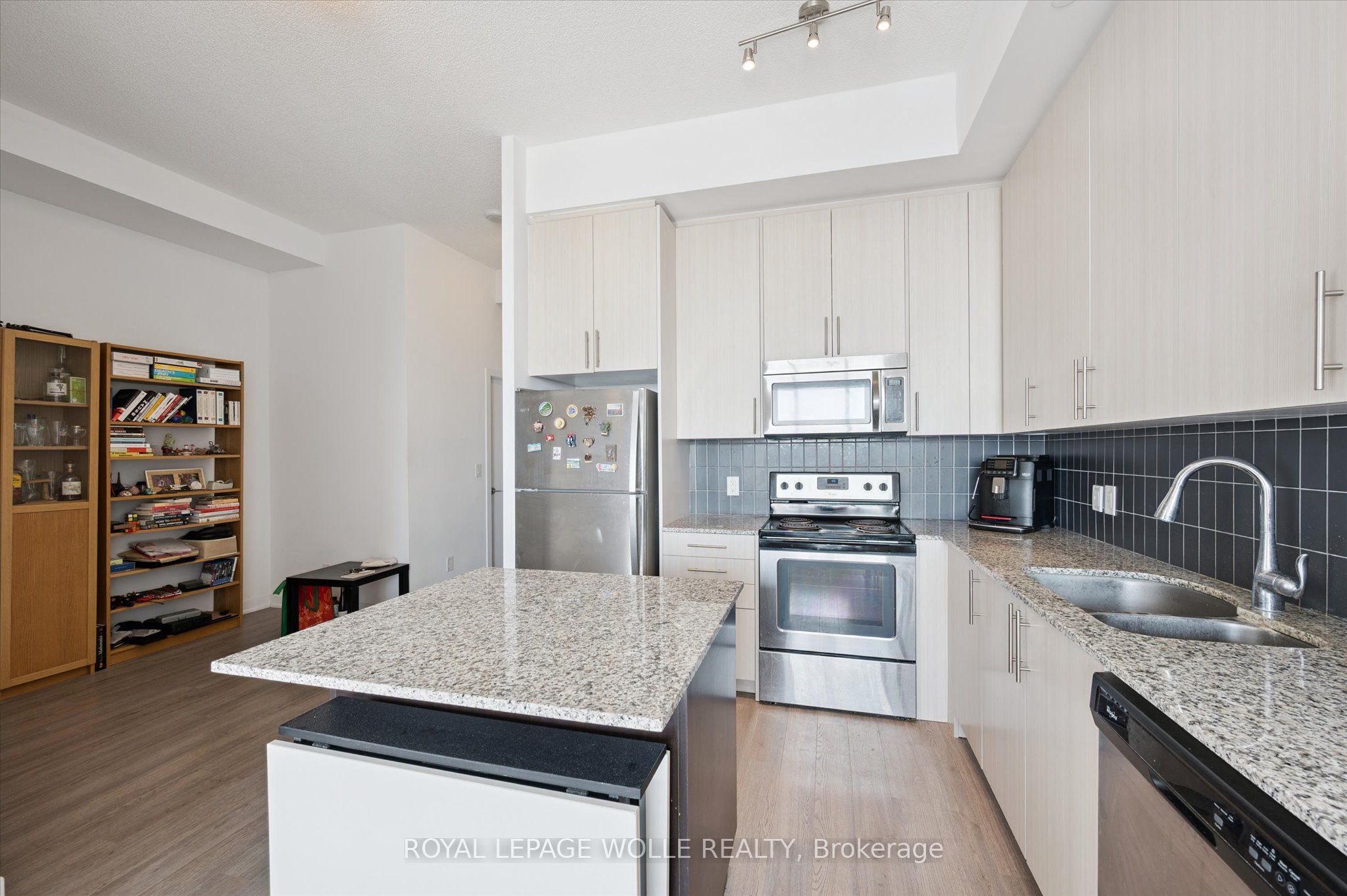 85 Duke Street W 1707, Kitchener, ON N2H 0B7 photo 5