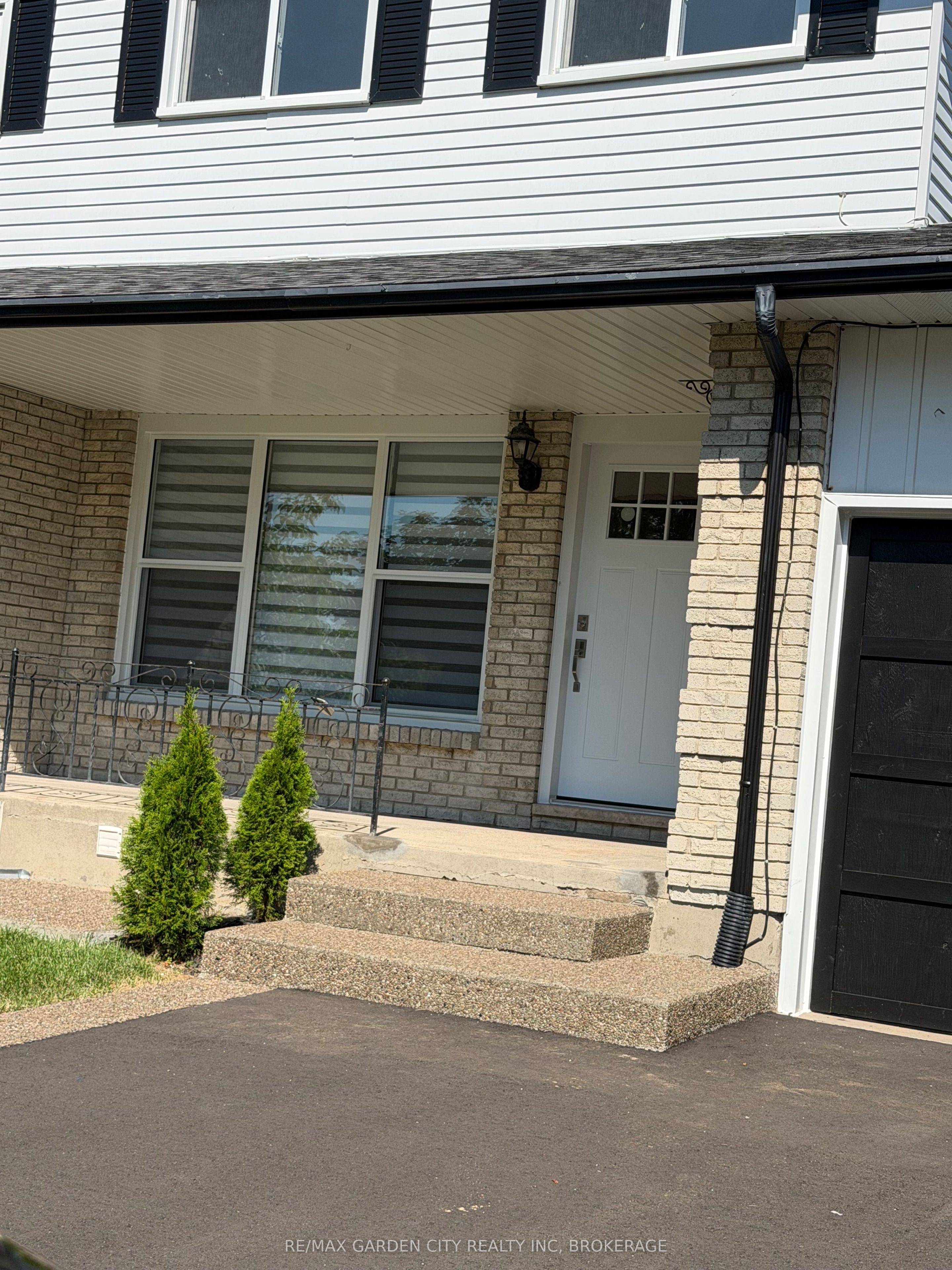 102 Tupper Drive, Thorold, ON L2V 4C8 photo 2