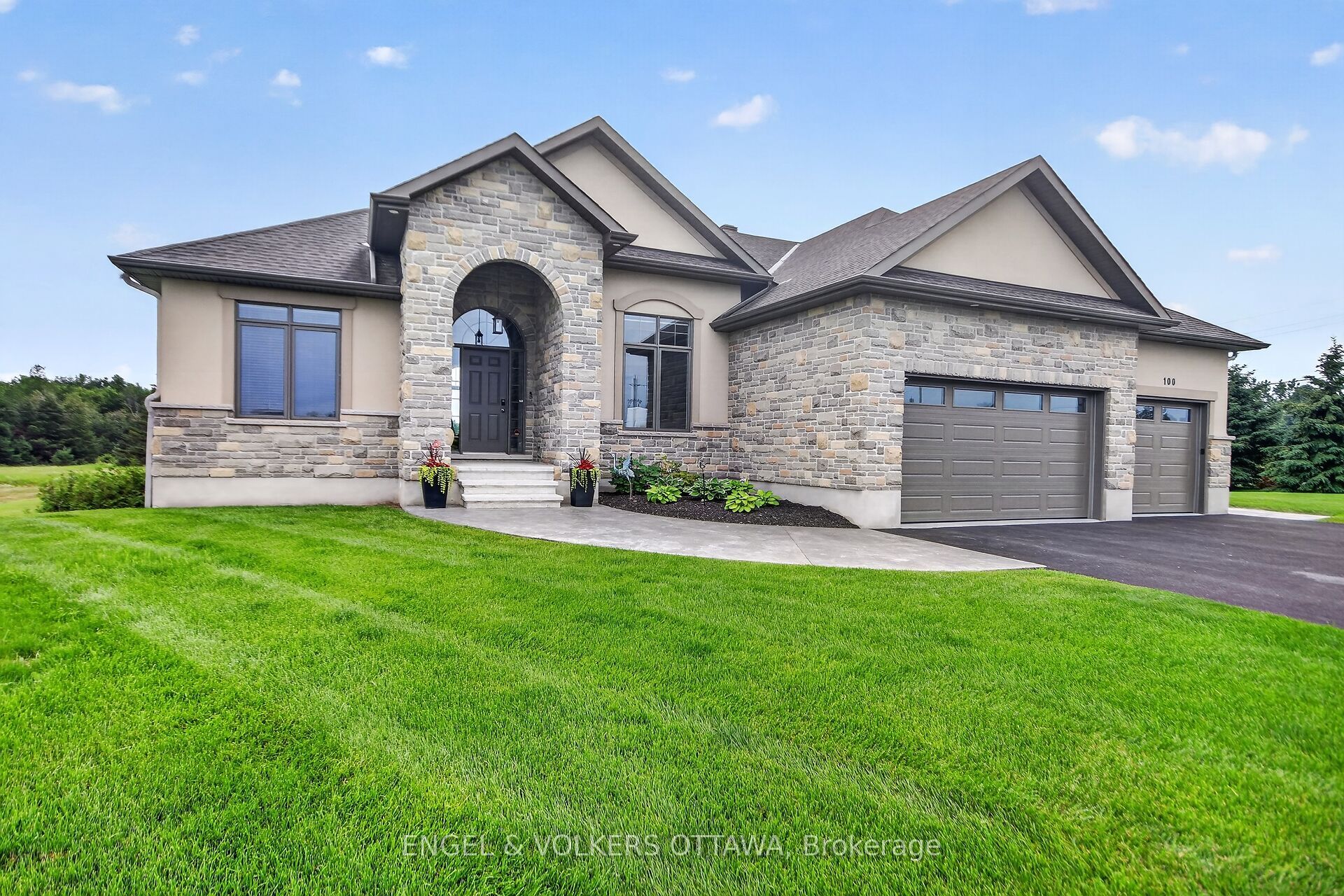 100 Lake Trail Road, Greely - Metcalfe - Osgoode - Vernon and Area, ON K4P 2G2
