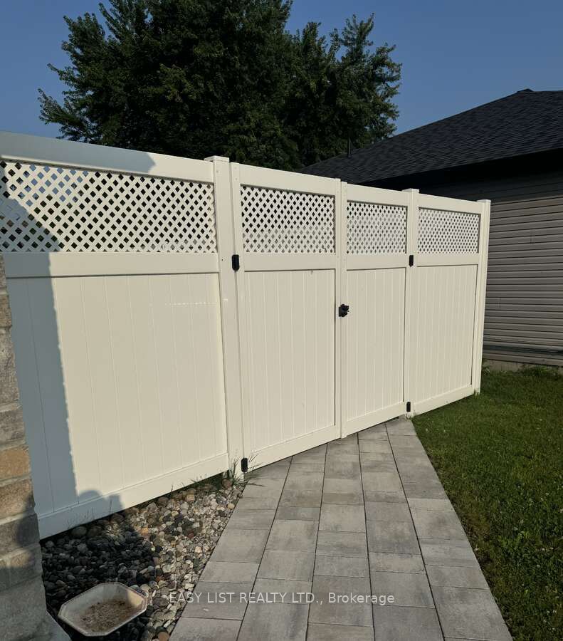 306 Belfort Crescent, Cornwall, ON K6H 0H3 photo 4