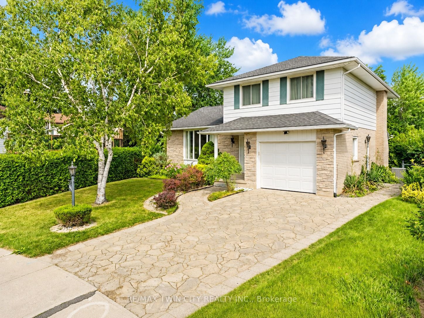 46 Lombardy Court, Kitchener, ON N2M 1W7