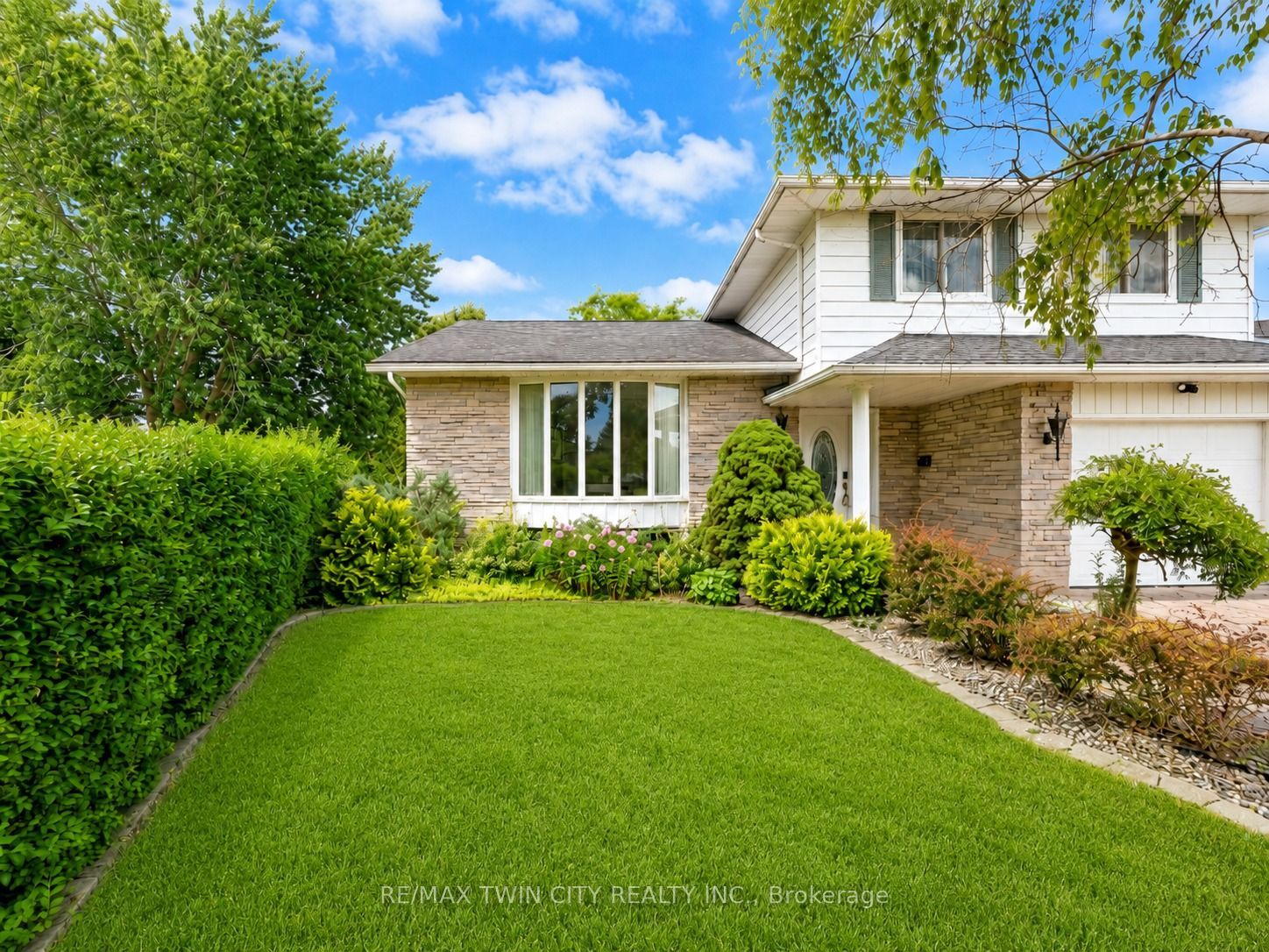 46 Lombardy Court, Kitchener, ON N2M 1W7 photo 2
