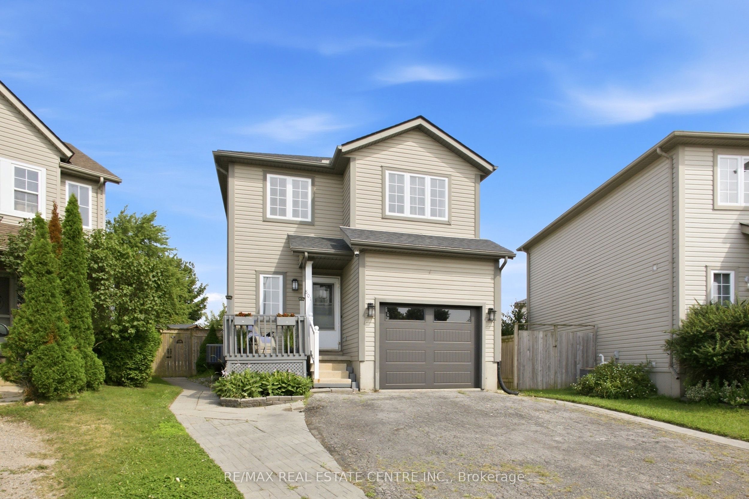 801 Hunters Gate Crescent, Woodstock, ON N4V 1G3 photo 2
