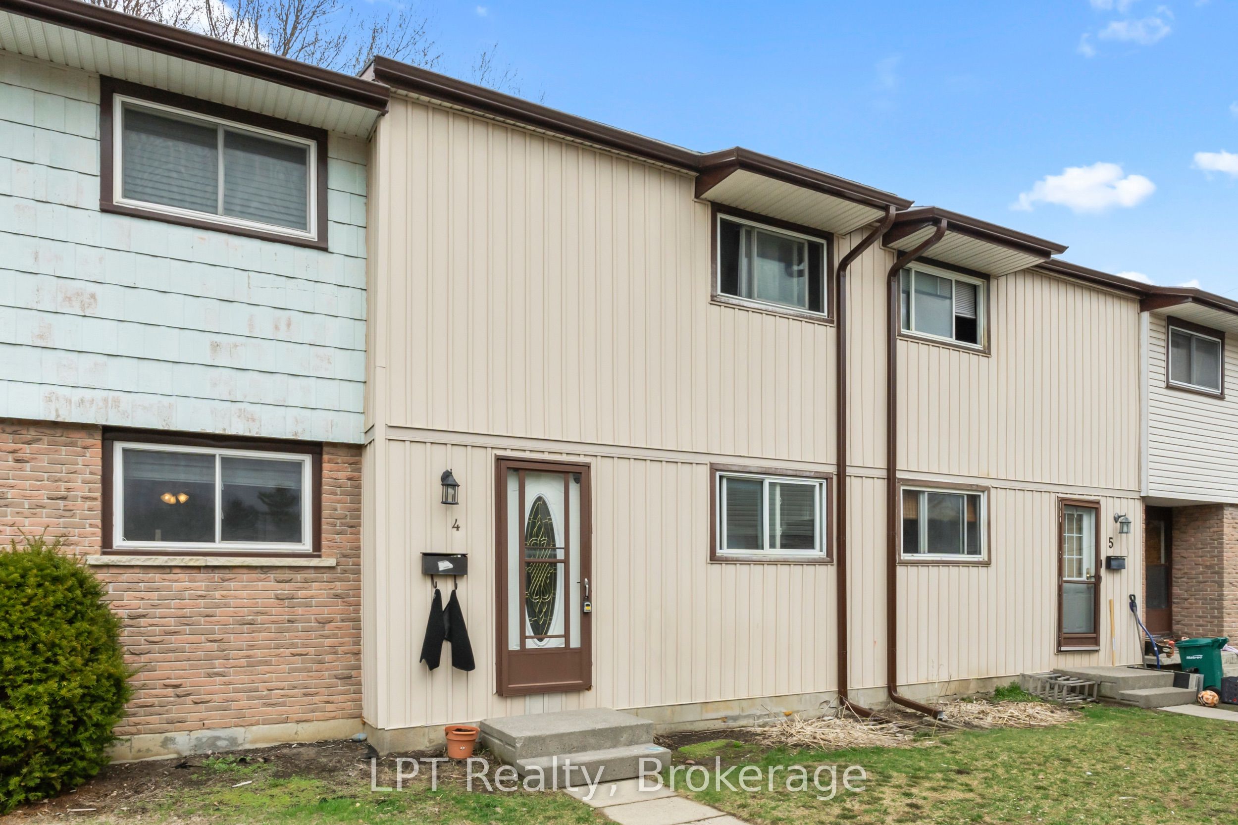 4 Tiffany Place 4, Quinte West, ON K8V 6A3 photo 2