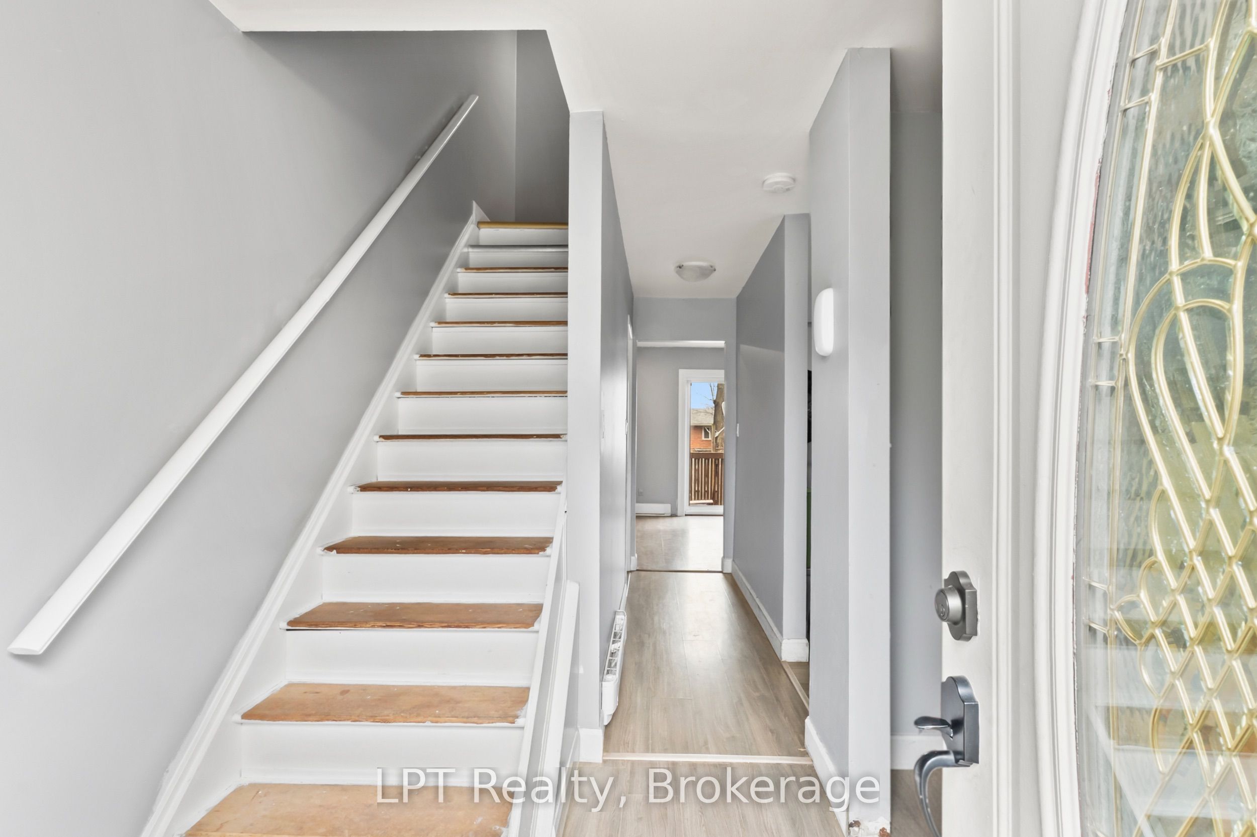 4 Tiffany Place 4, Quinte West, ON K8V 6A3 photo 4