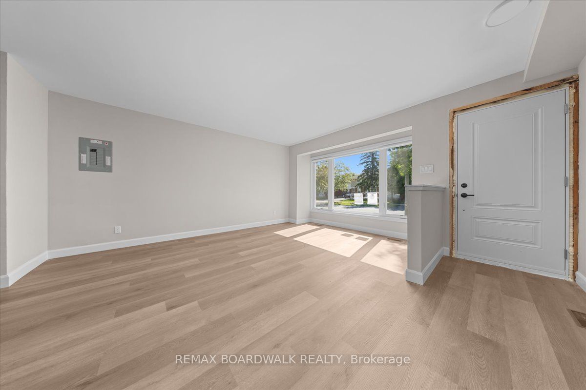 999 Meadowlands Drive, Mooneys Bay - Carleton Heights and Area, ON K2E 7Z8 photo 4