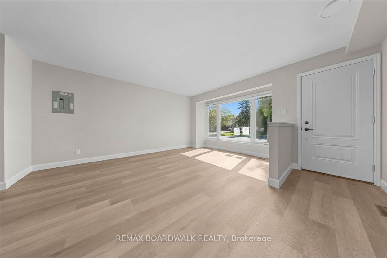 999 Meadowlands Drive, Mooneys Bay - Carleton Heights and Area, ON K2E 7Z8 photo 5