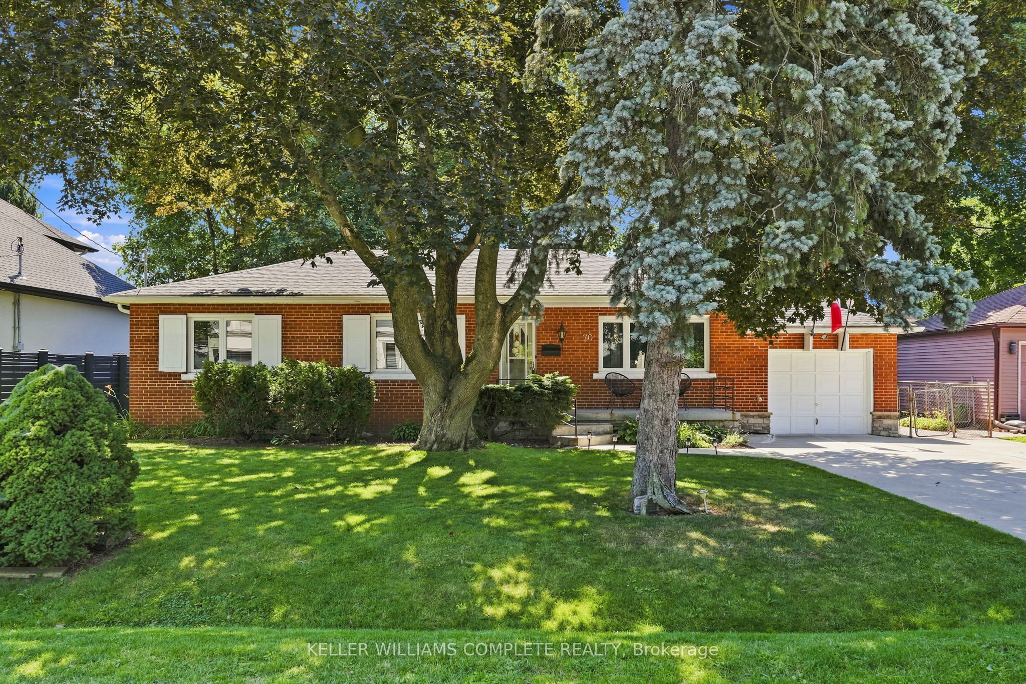 70 Floresta Court, Hamilton, ON L9G 1R8