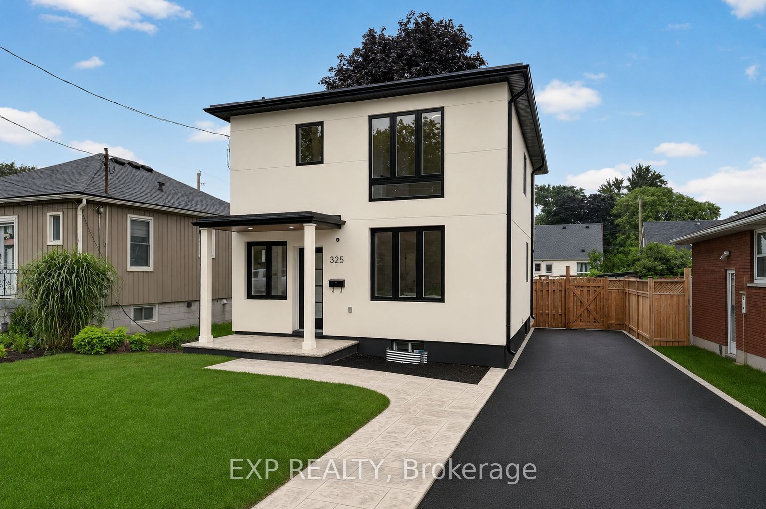 325 Queensdale Avenue E, Hamilton, ON L9A 1L5 photo 2