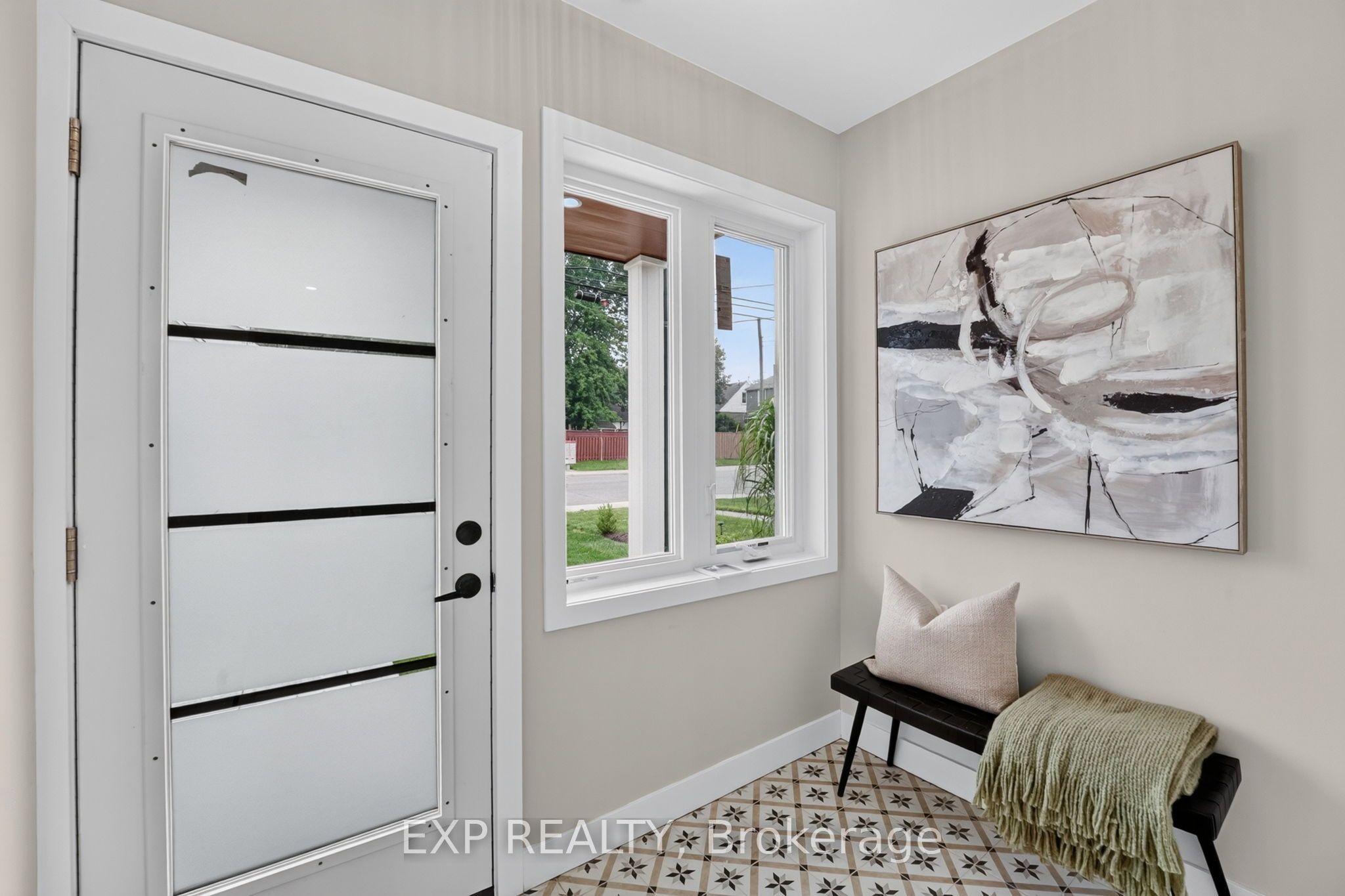 325 Queensdale Avenue E, Hamilton, ON L9A 1L5 photo 5